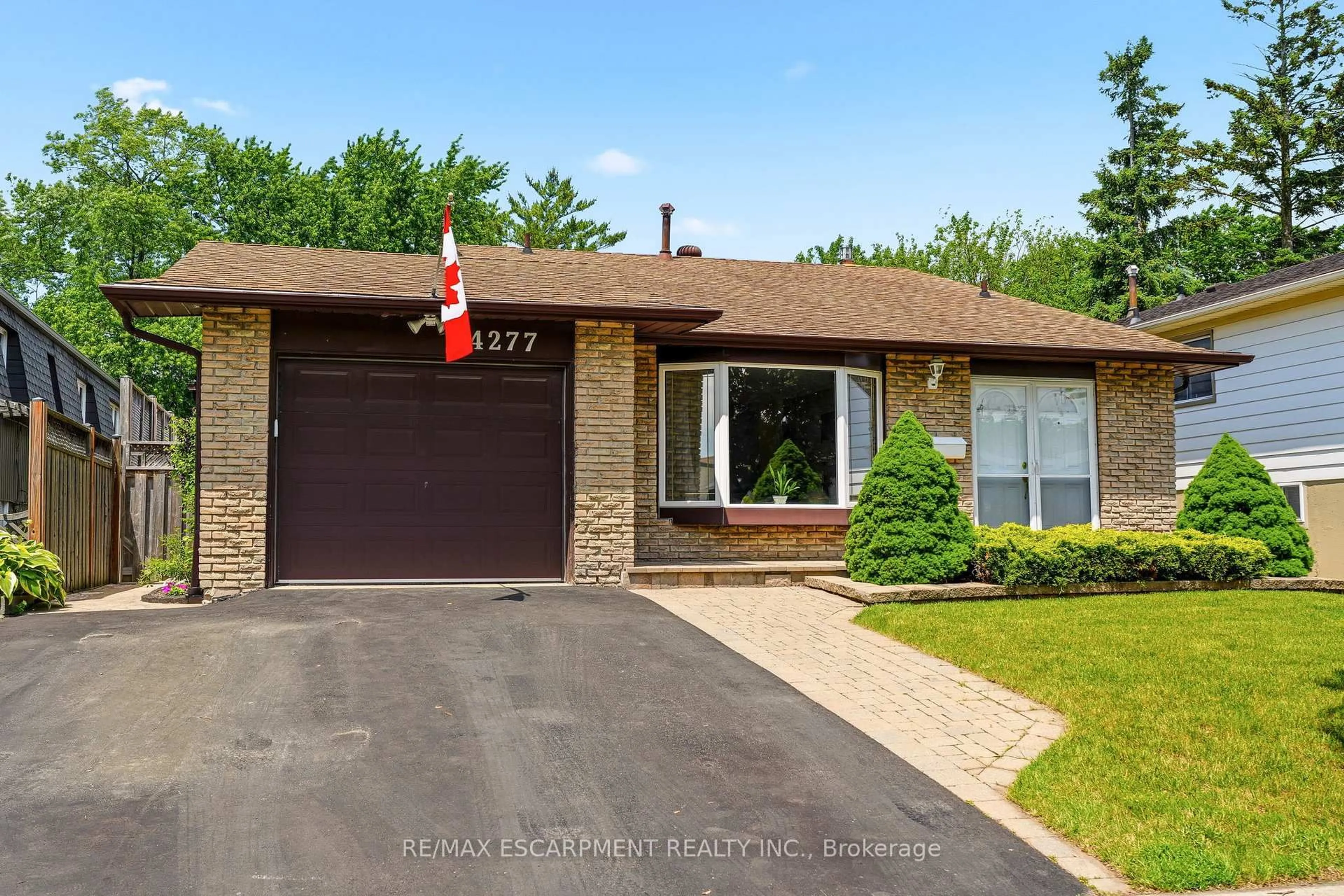 Home with brick exterior material, street for 4277 Longmoor Dr, Burlington Ontario L7L 5A4