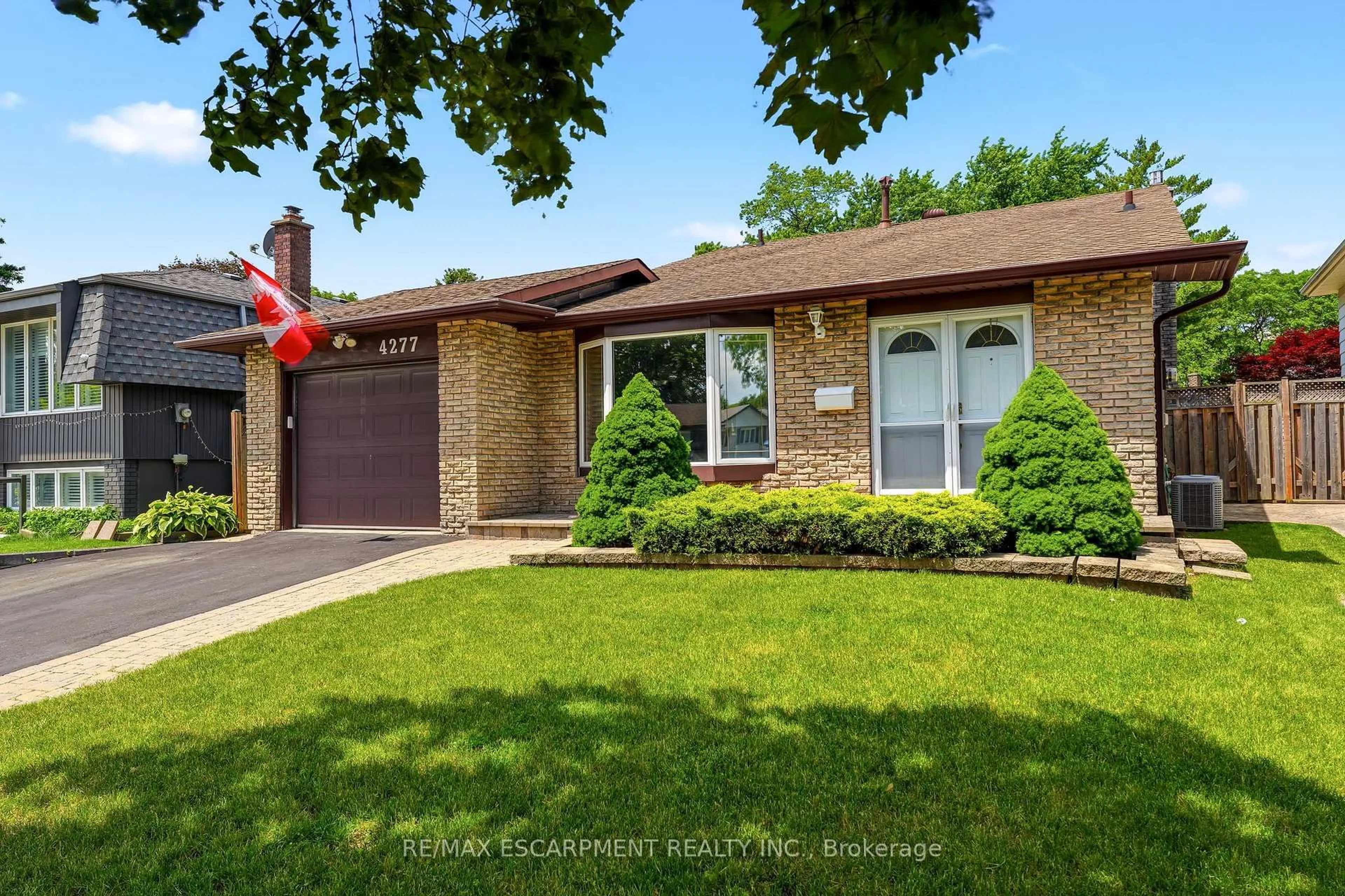 Home with brick exterior material, street for 4277 Longmoor Dr, Burlington Ontario L7L 5A4
