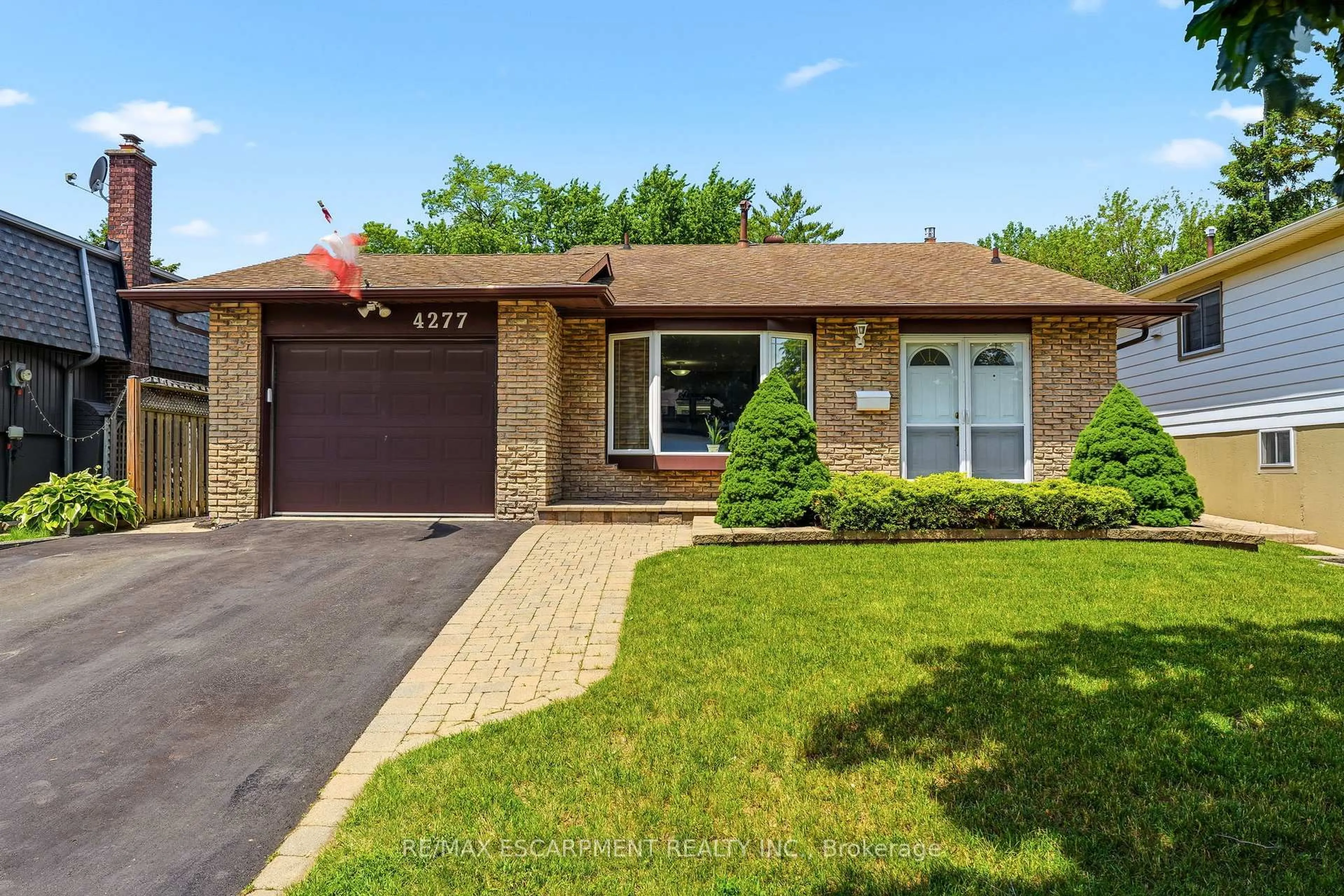 Home with brick exterior material, street for 4277 Longmoor Dr, Burlington Ontario L7L 5A4