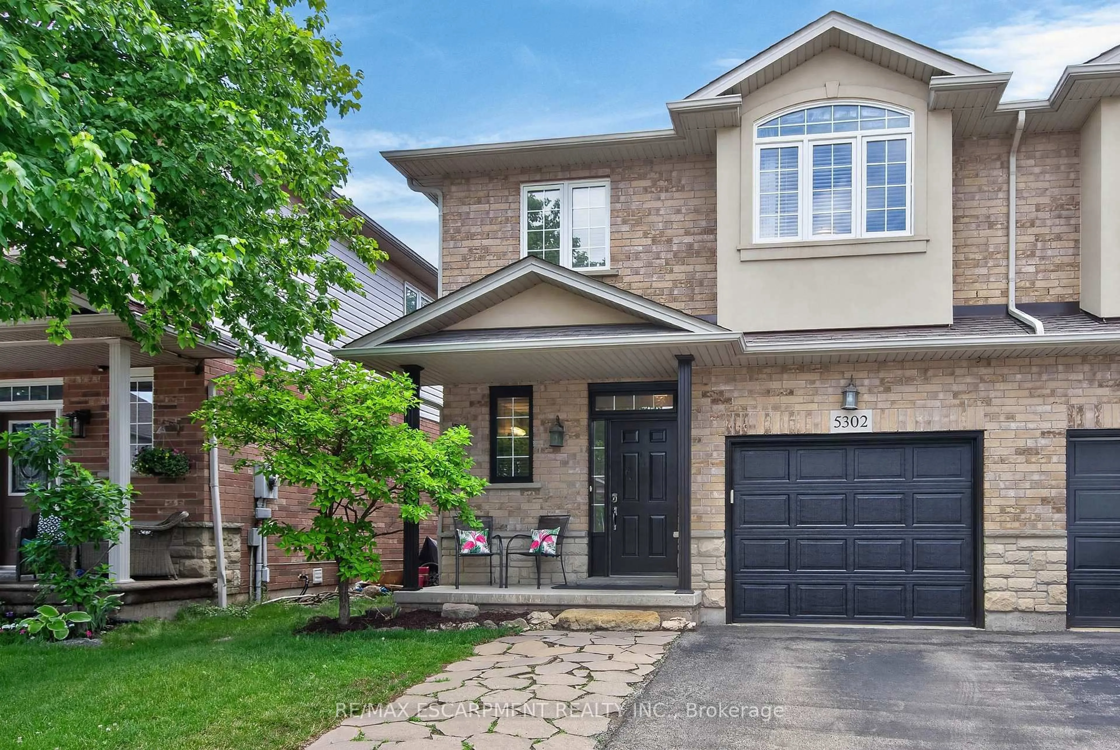 Home with brick exterior material, street for 5302 Picketts Way, Burlington Ontario L7L 7J6