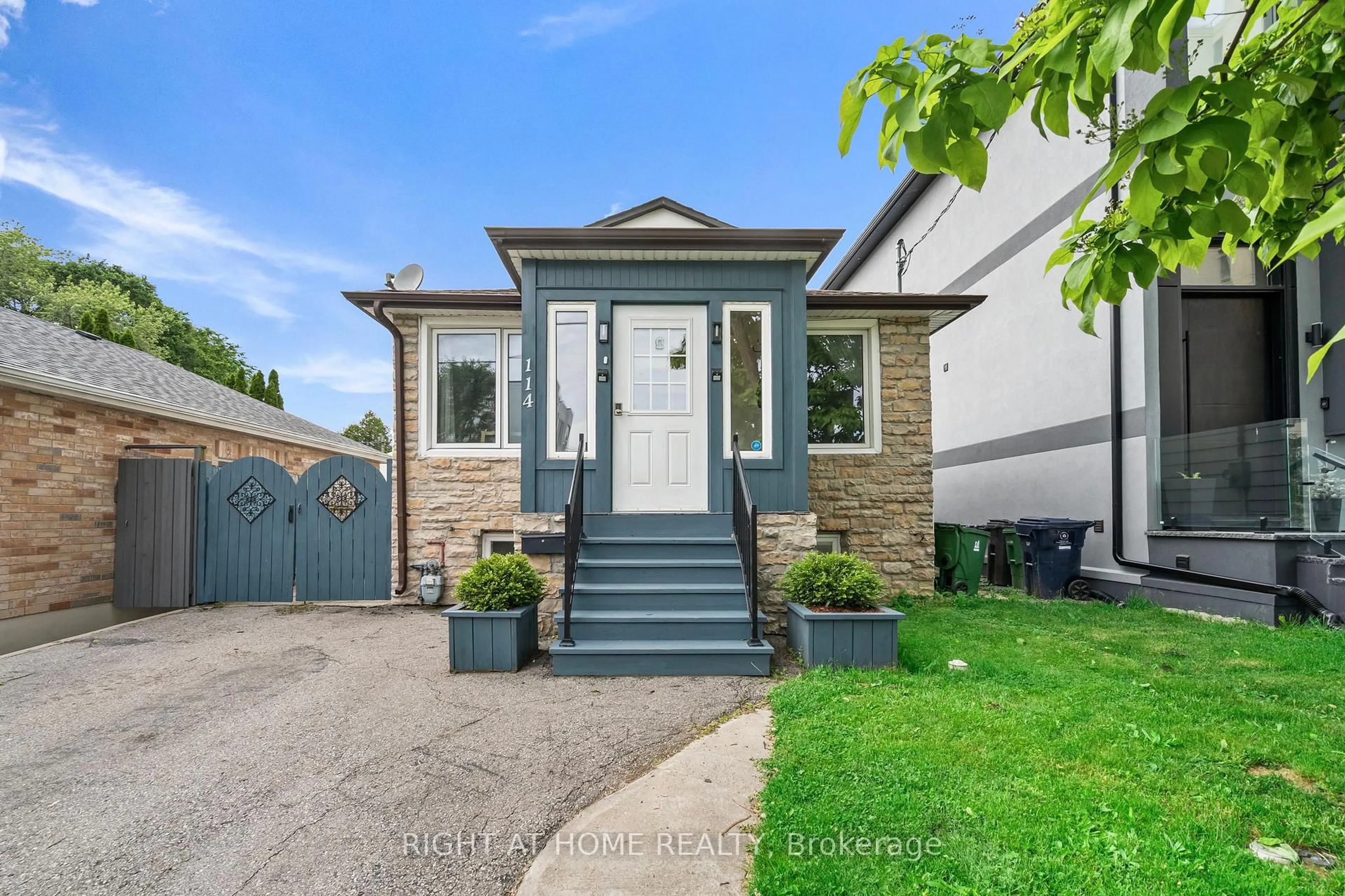 Unknown for 114 Newcastle St, Toronto Ontario M8Z 1C8
