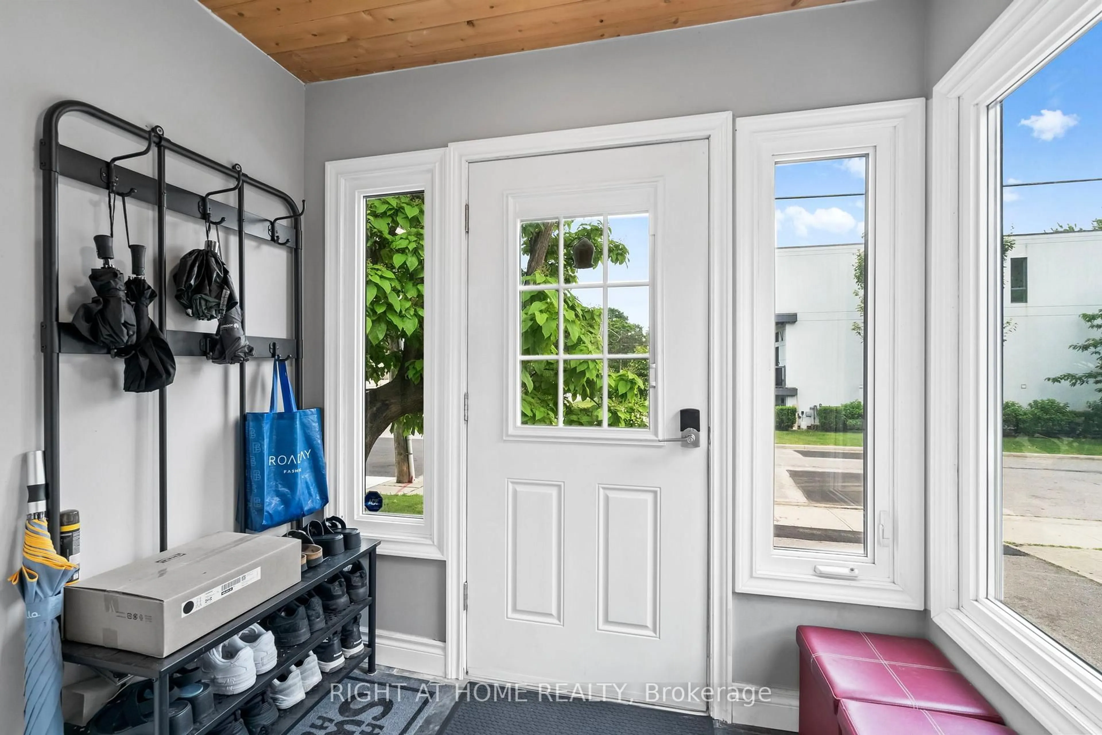 Indoor entryway for 114 Newcastle St, Toronto Ontario M8Z 1C8