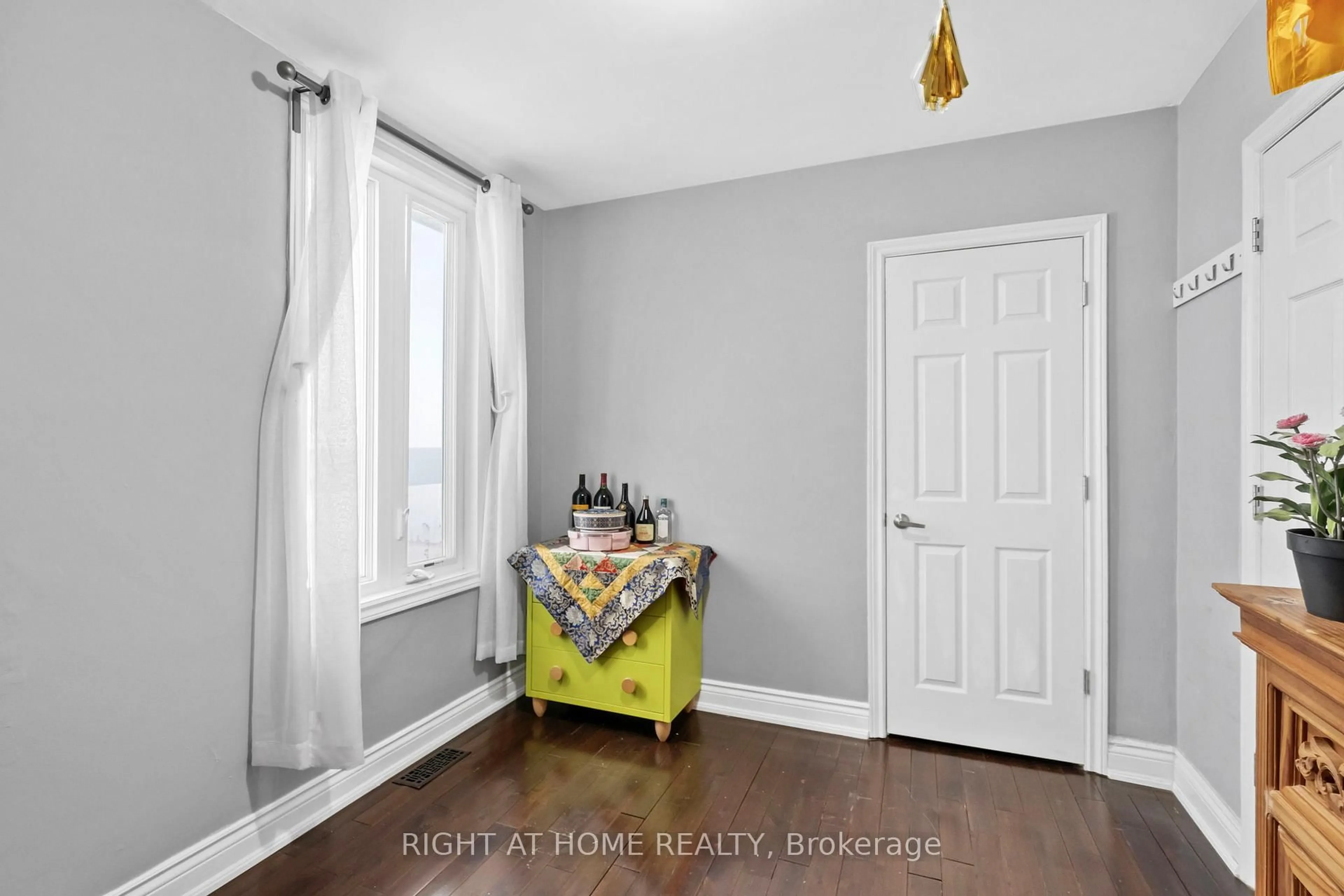 Indoor entryway for 114 Newcastle St, Toronto Ontario M8Z 1C8