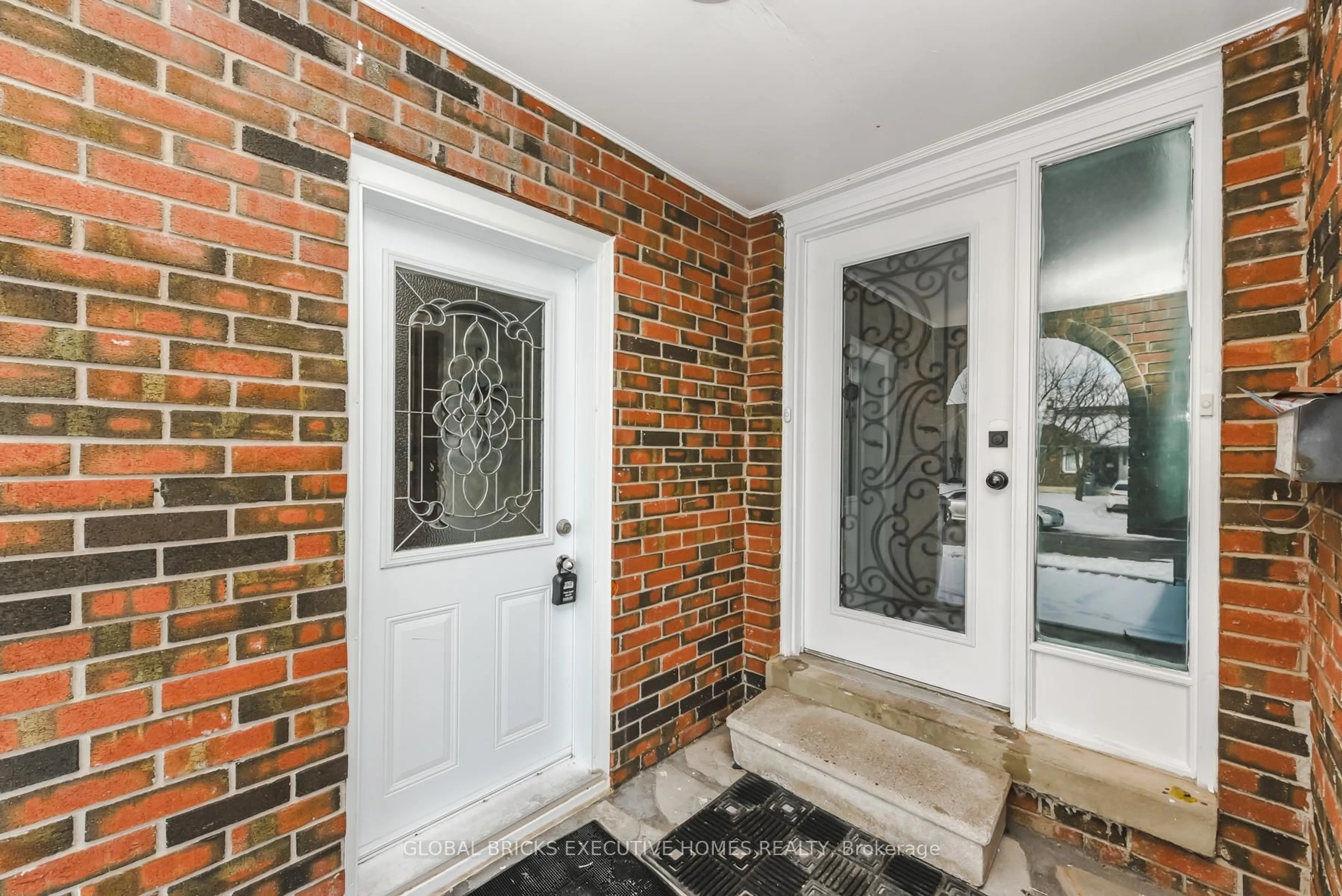 Indoor entryway for 77 Blackthorn Lane, Brampton Ontario L6V 3L1