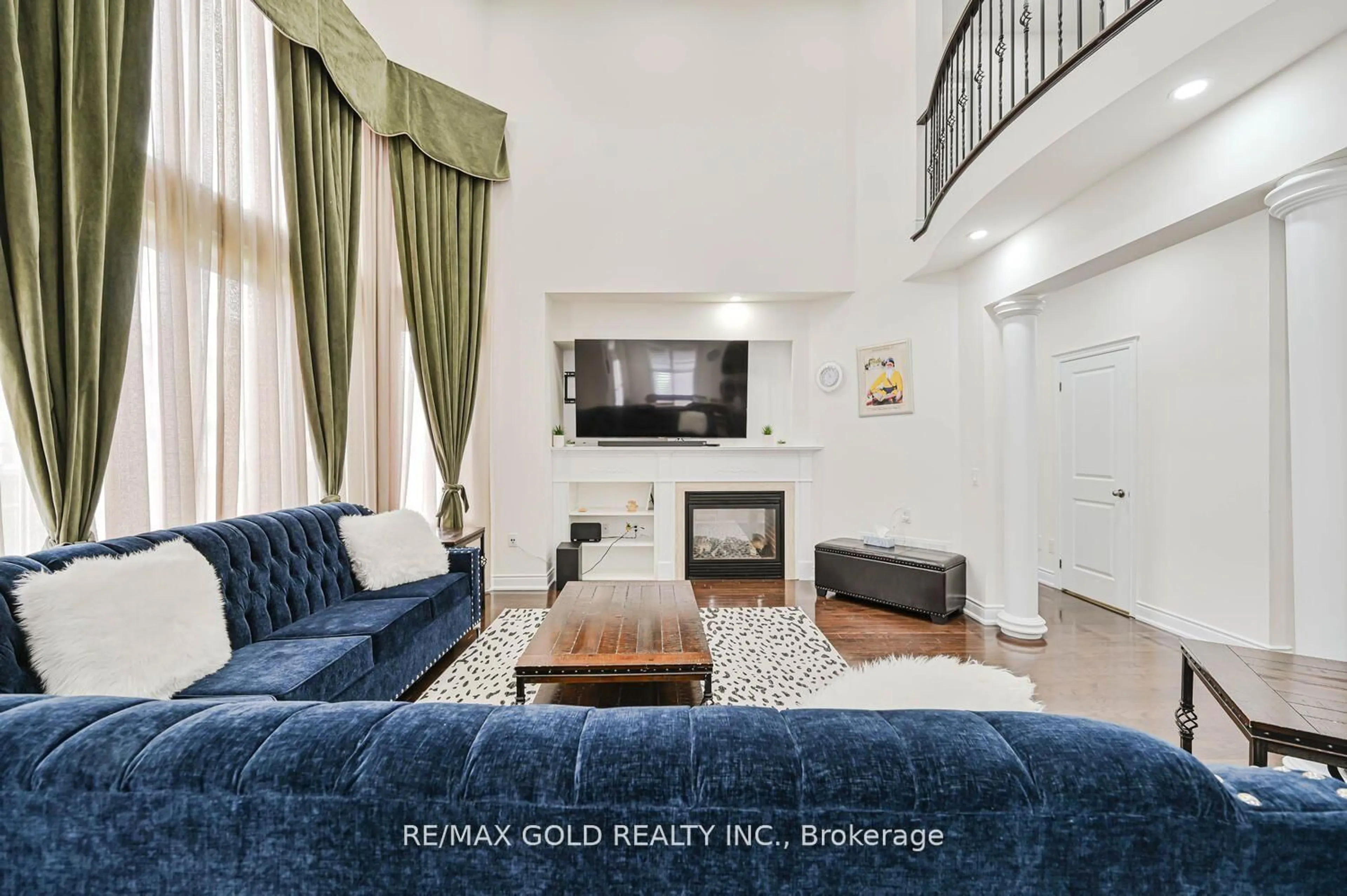 Living room with furniture, unknown for 37 Scotchmere Cres, Brampton Ontario L6P 3A6