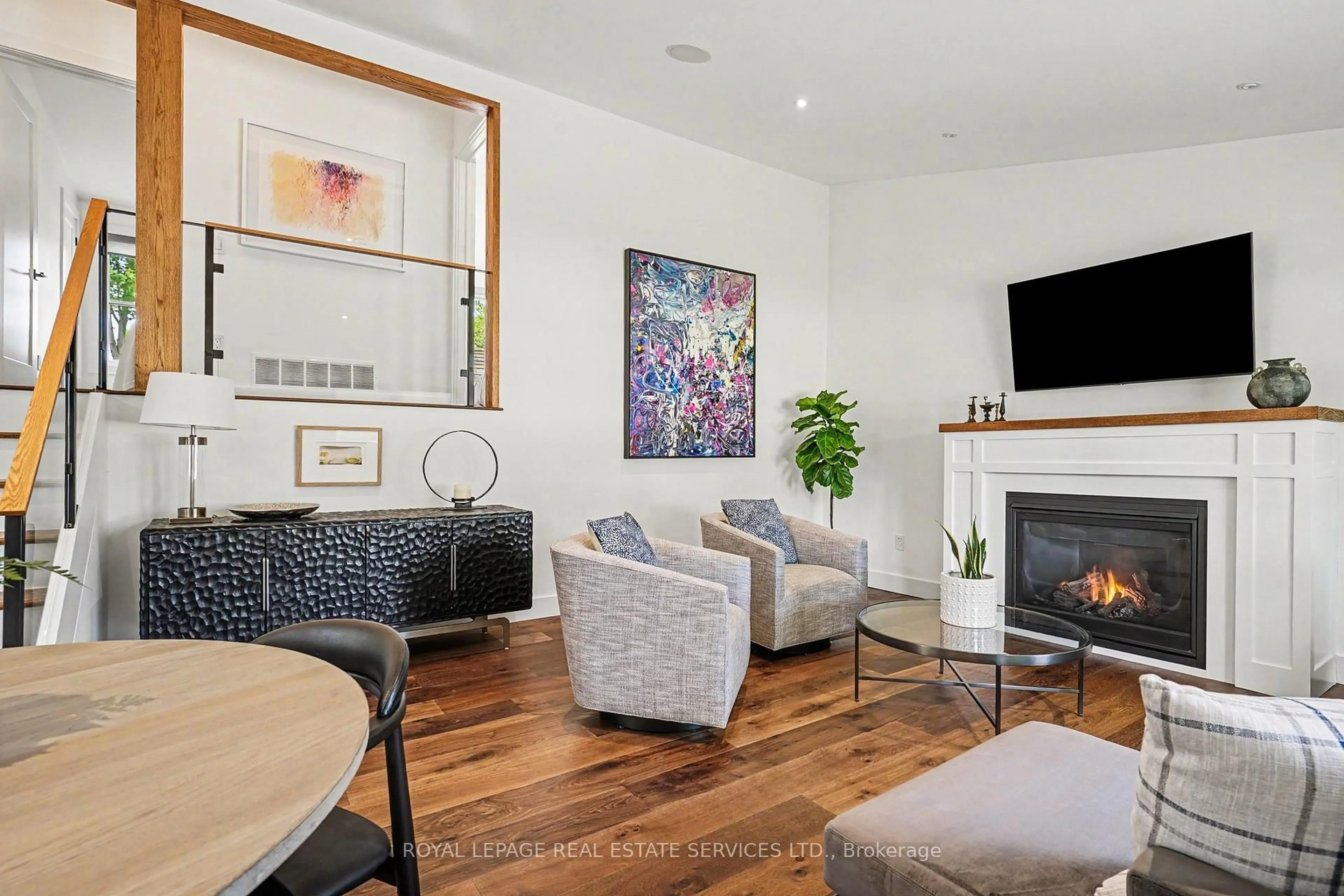 Living room with furniture, wood/laminate floor for 25 Brougham Cres, Toronto Ontario M9R 1J3