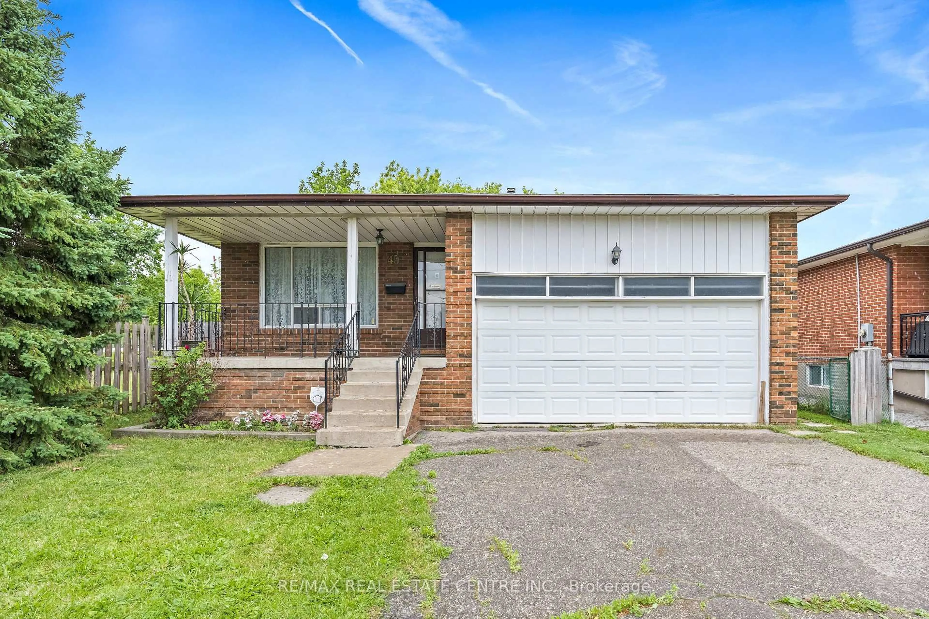 Home with vinyl exterior material, street for 49 Hull St, Mississauga Ontario L4T 1C4