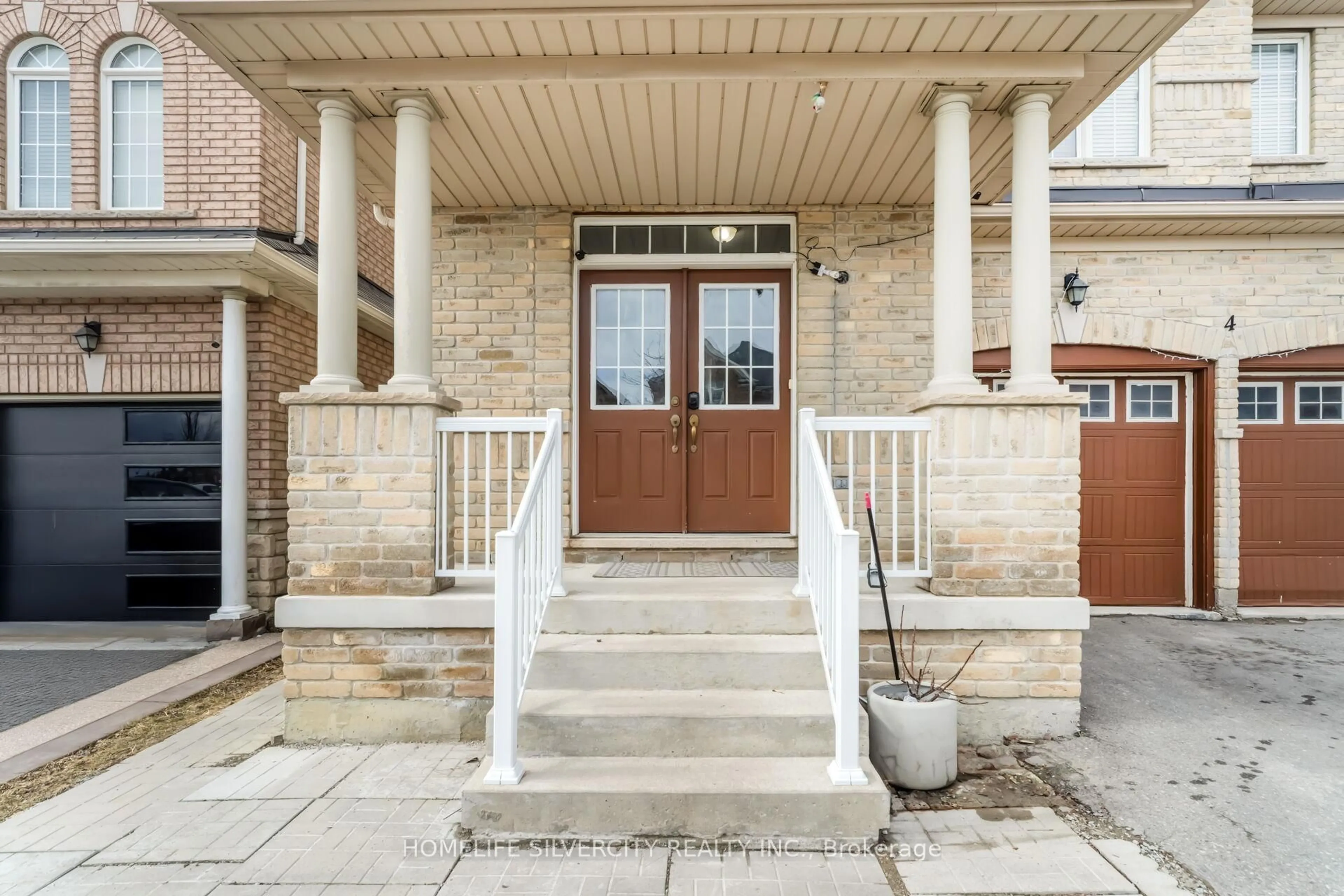 Indoor entryway for 4 Fossil St, Brampton Ontario L6P 3G6