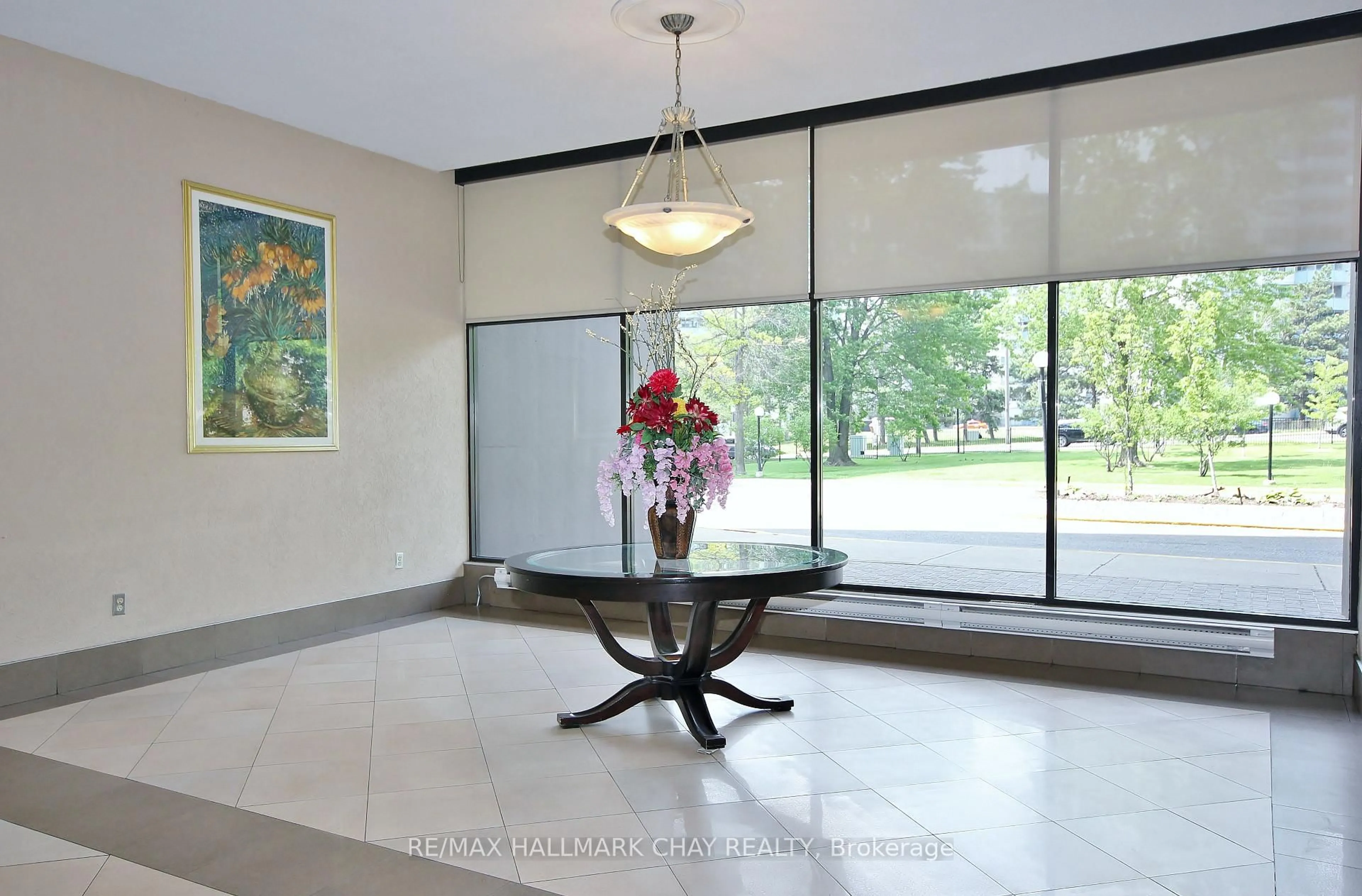 Indoor foyer for 1455 LAWRENCE Ave #1707, Toronto Ontario M6L 1B1