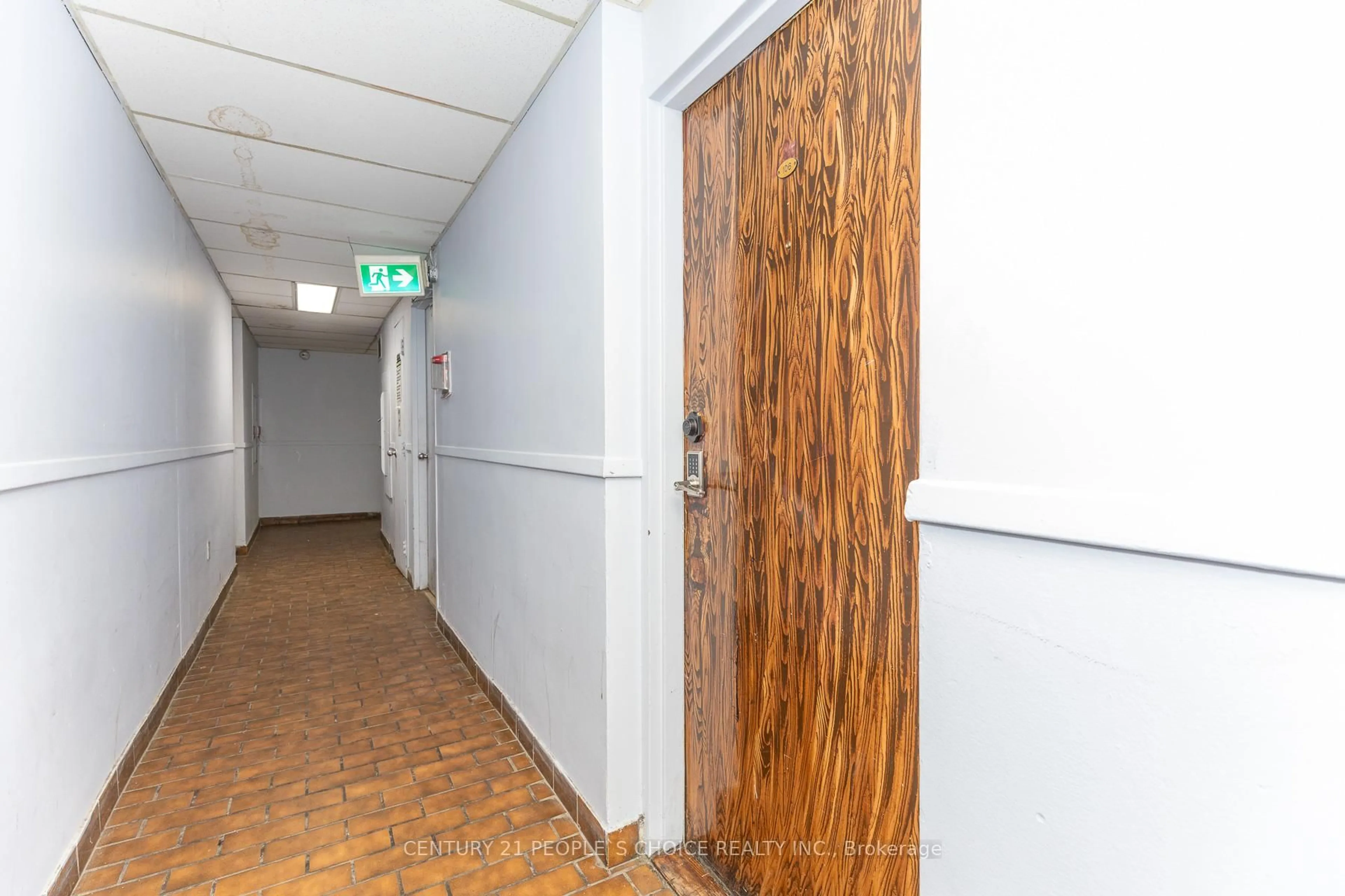 Indoor foyer for 10 Eddystone Ave #106, Toronto Ontario M3N 2T2
