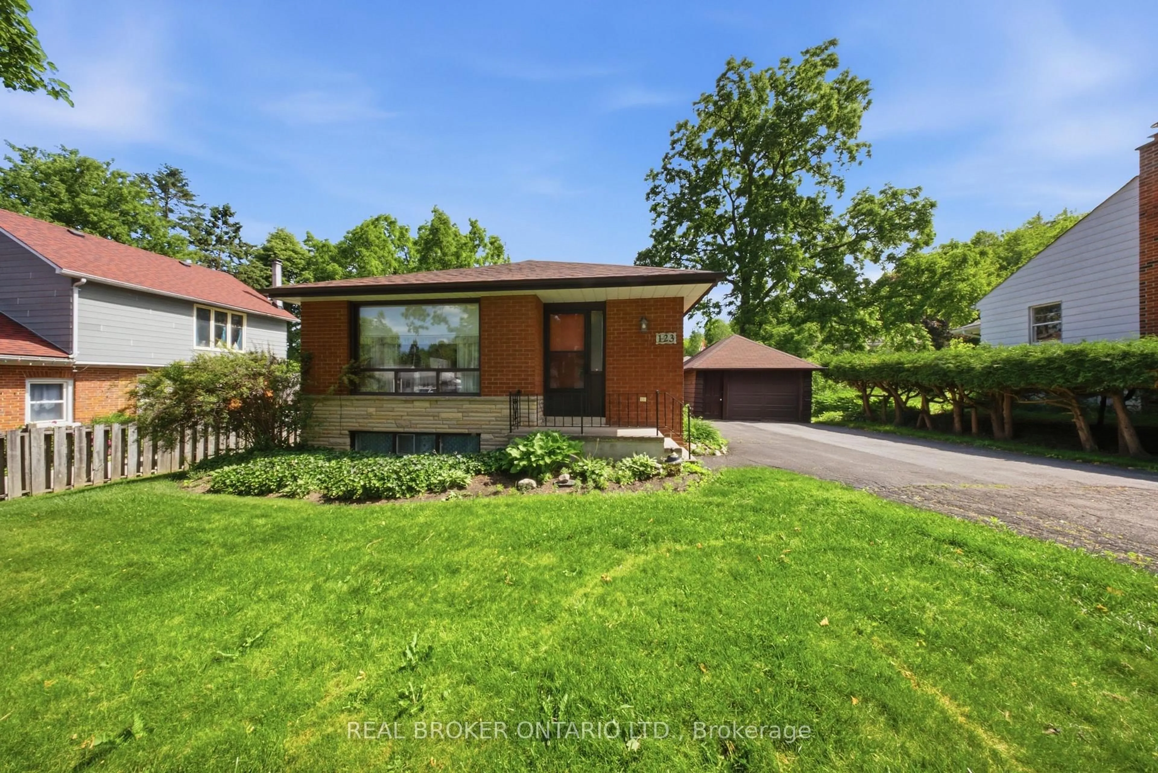 Home with brick exterior material, street for 123 James St, Caledon Ontario L7E 3H2