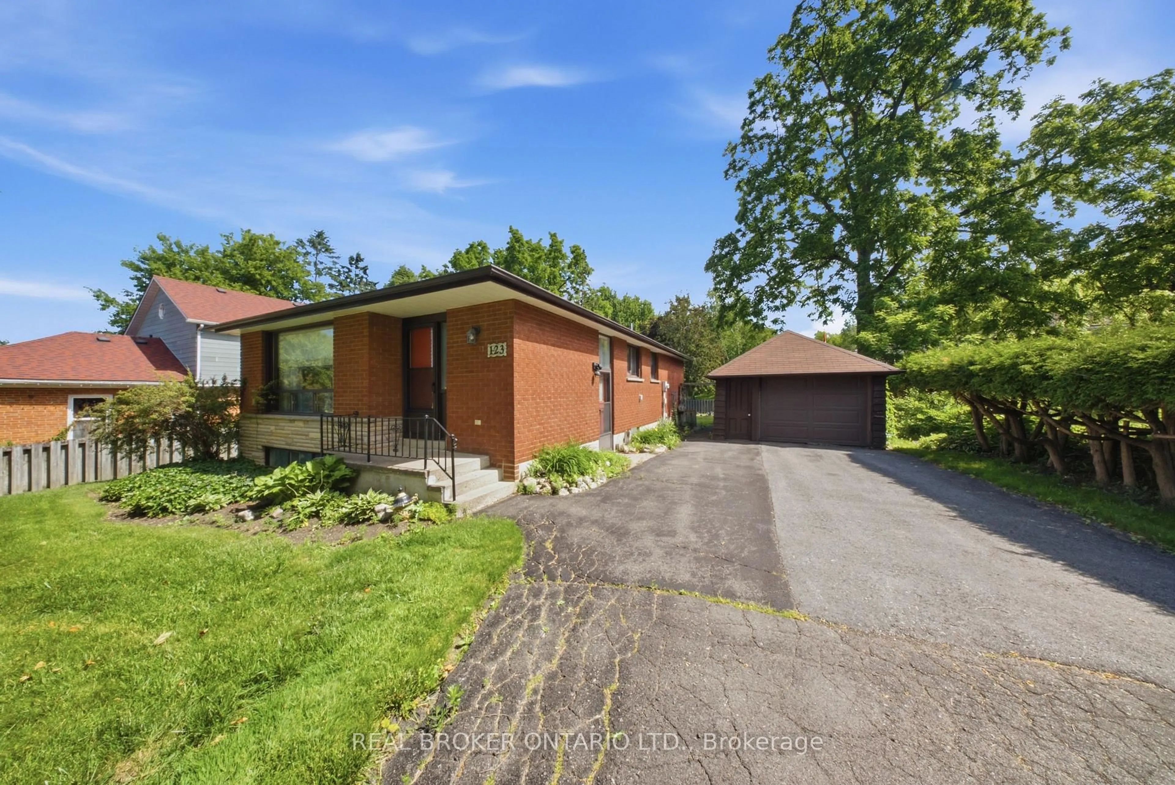 Home with brick exterior material, street for 123 James St, Caledon Ontario L7E 3H2