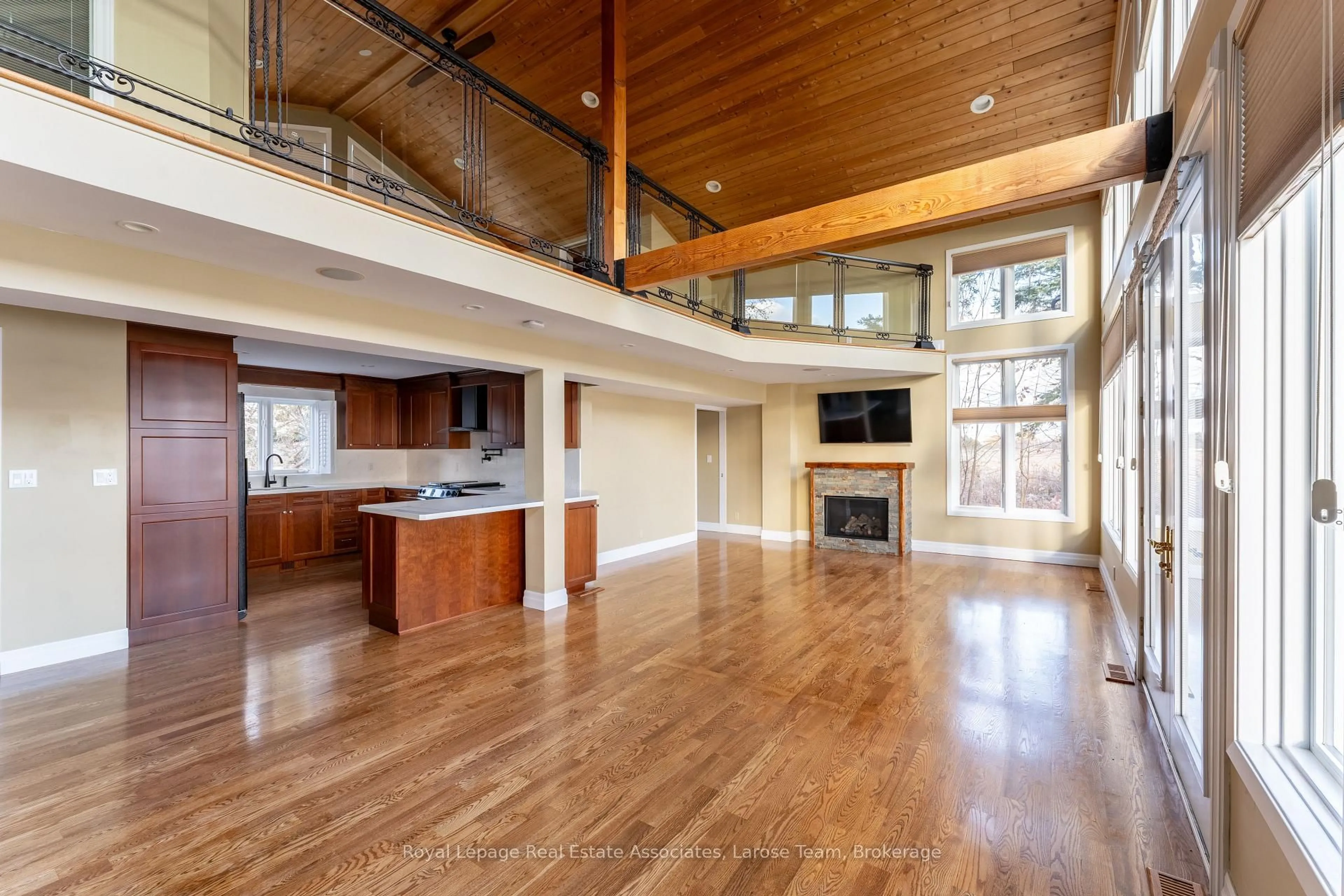 Open concept kitchen, wood/laminate floor for 75 Maple Ave #4, Mississauga Ontario L5H 2R7