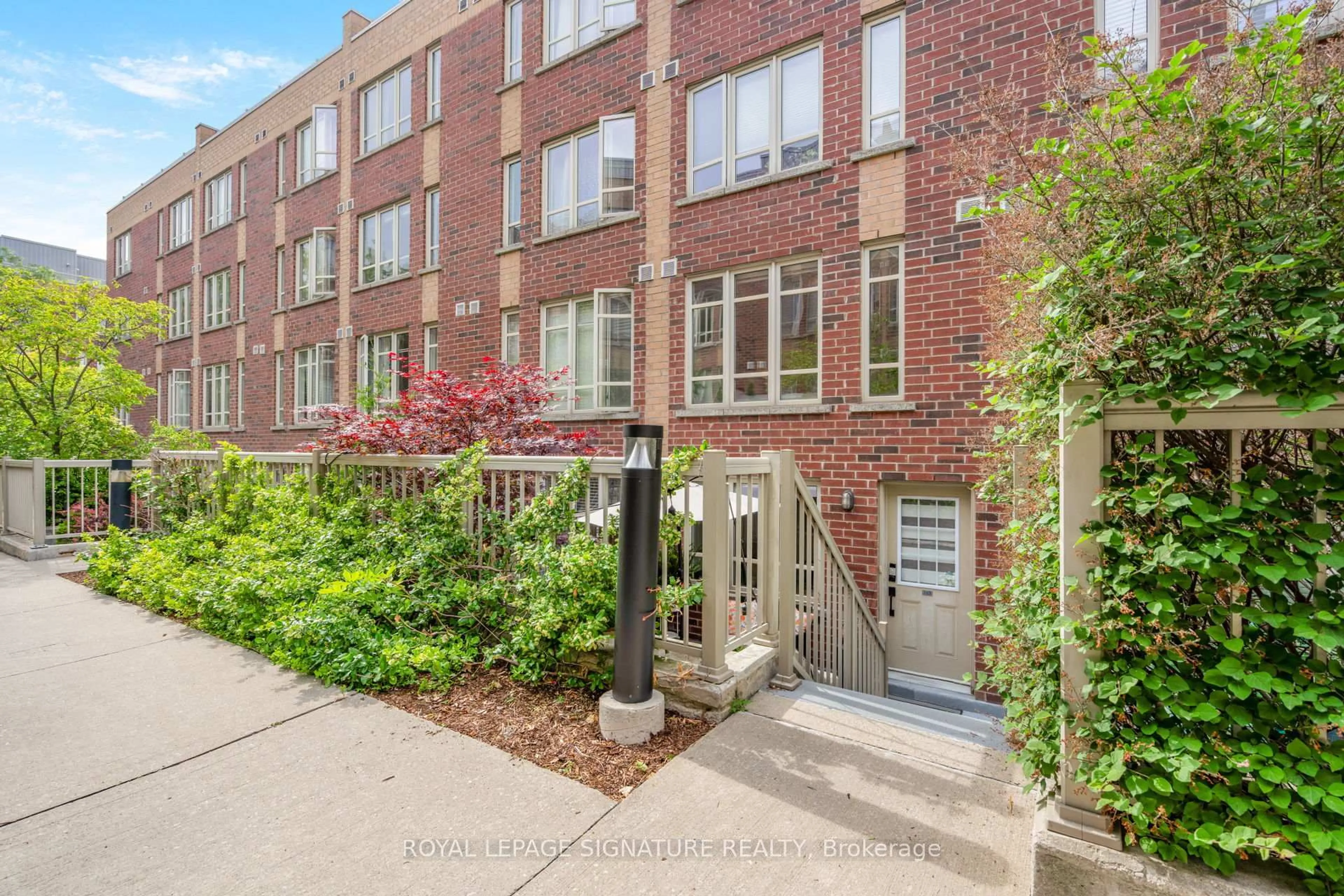 Unknown for 351 Wallace Ave #163, Toronto Ontario M6P 3N1