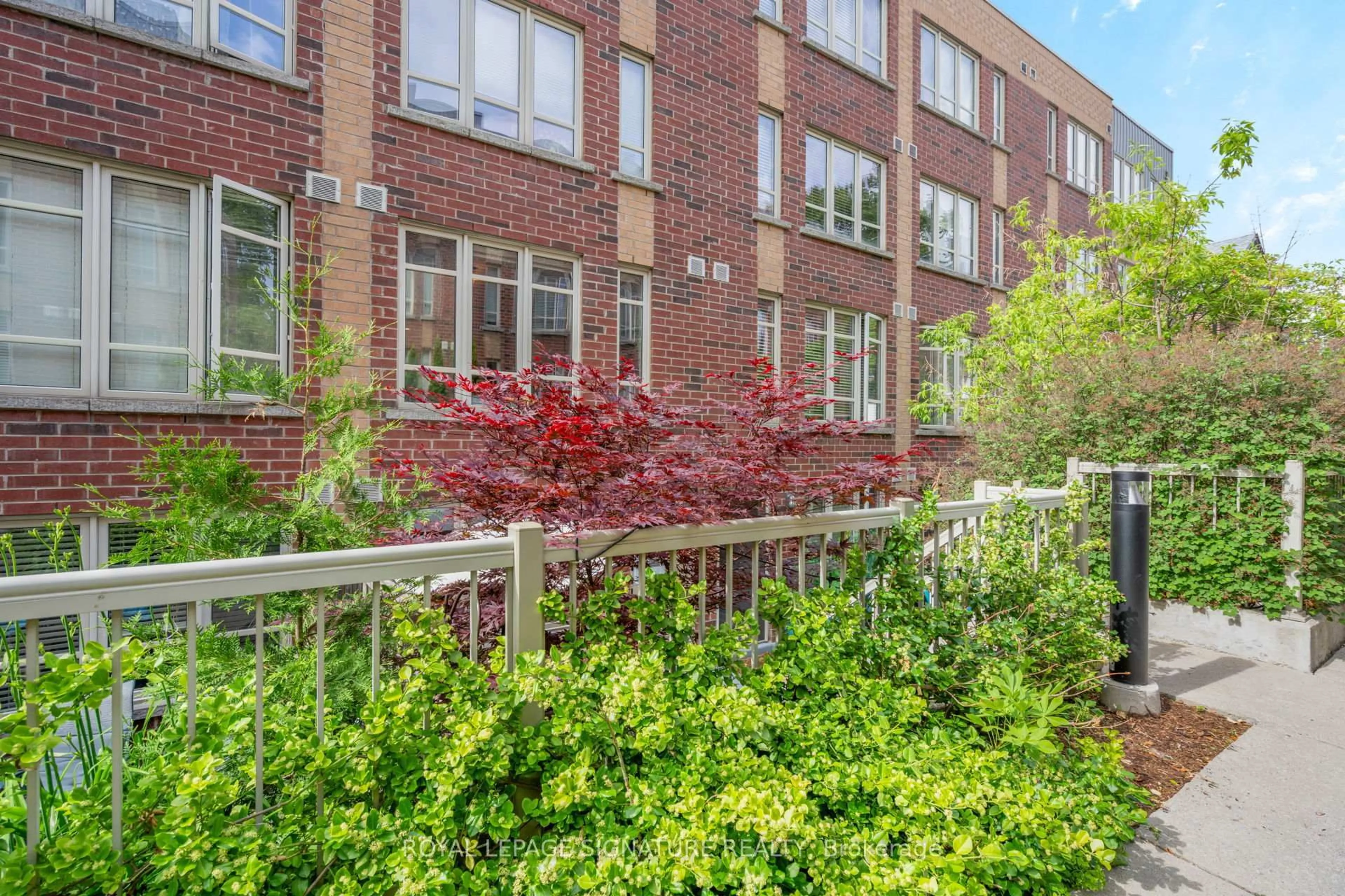 Patio, street for 351 Wallace Ave #163, Toronto Ontario M6P 3N1