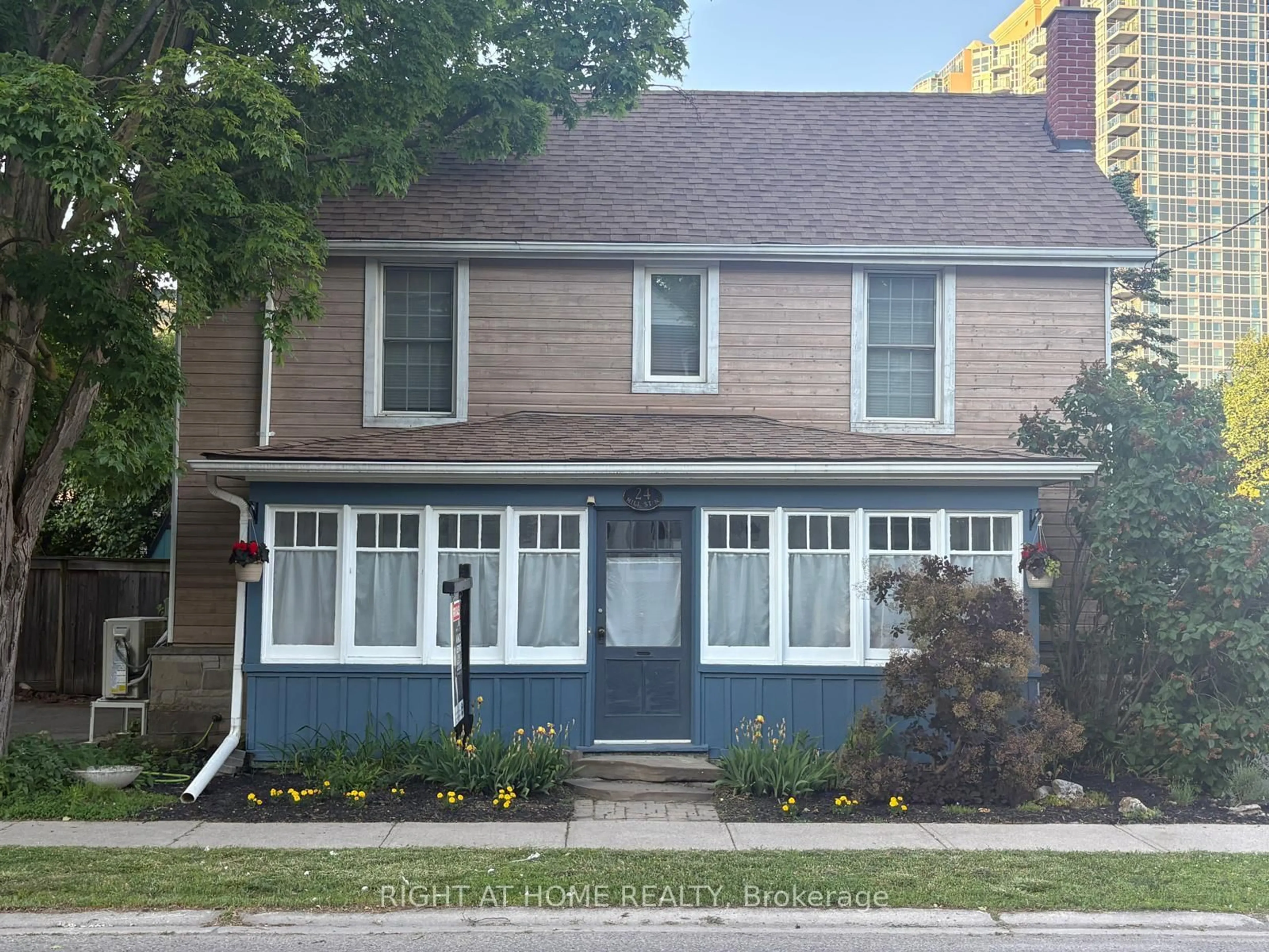 Home with vinyl exterior material, street for 24 Mill St, Brampton Ontario L6X 1S6