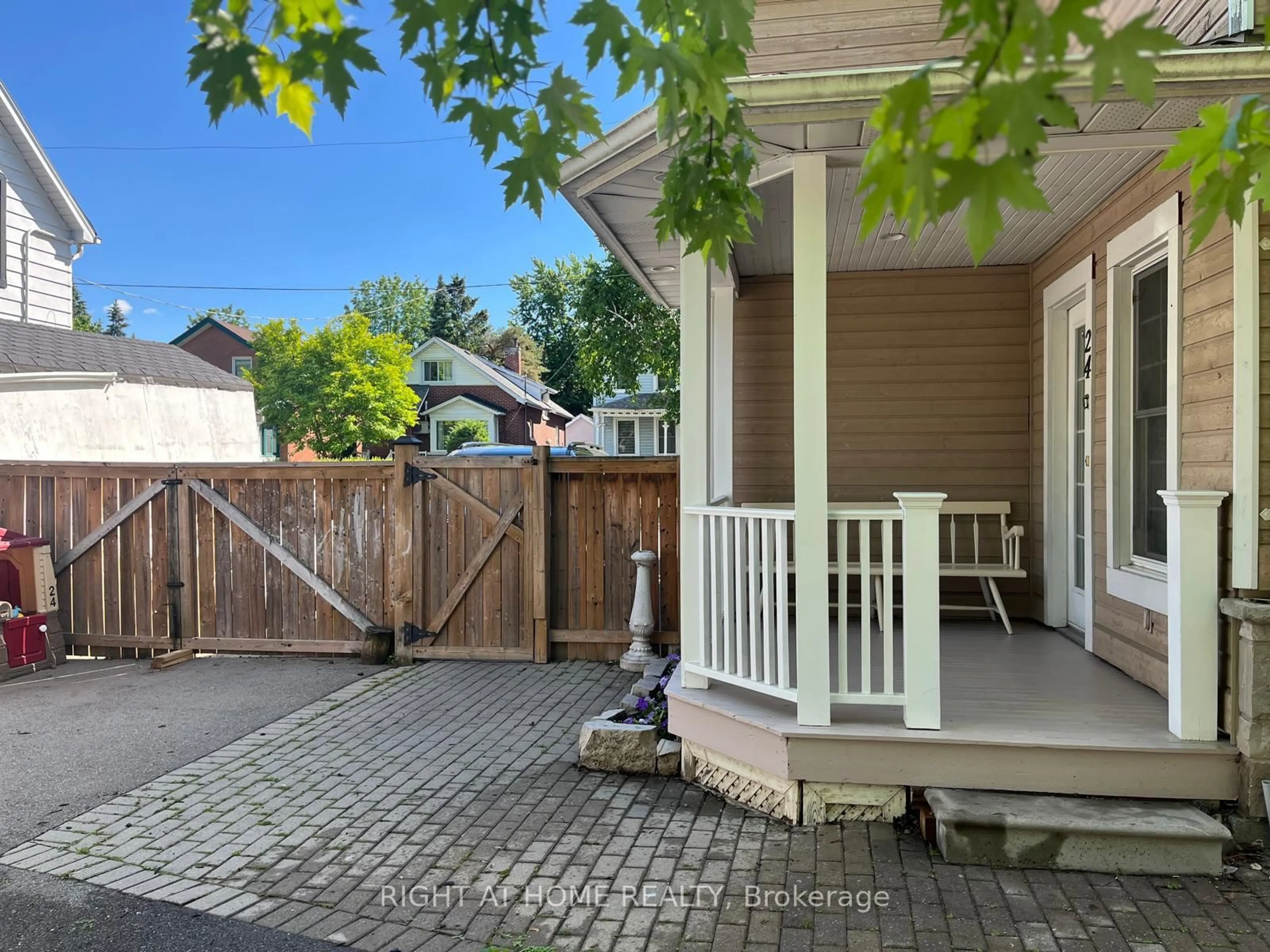 Patio, street for 24 Mill St, Brampton Ontario L6X 1S6