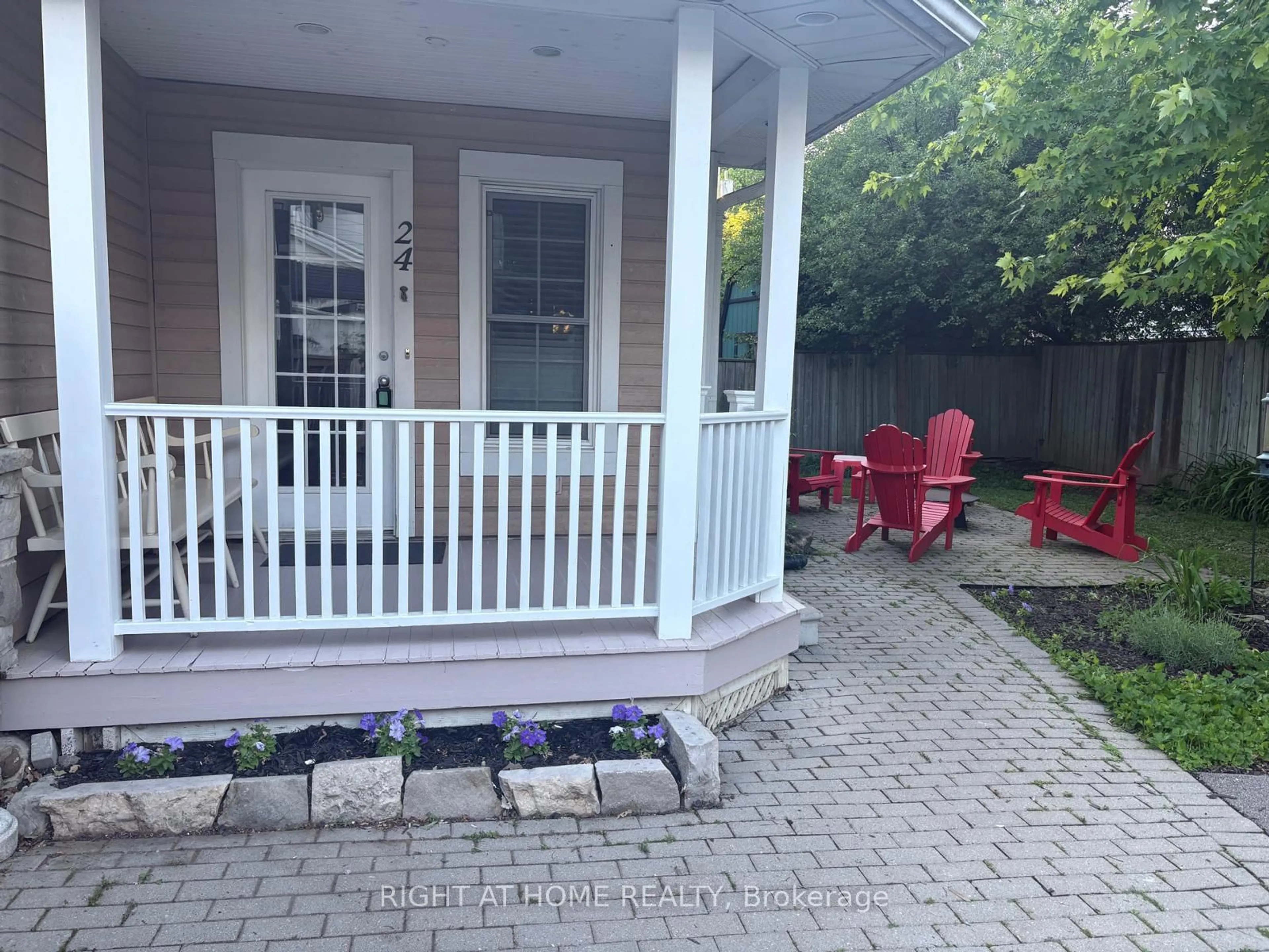 Patio, street for 24 Mill St, Brampton Ontario L6X 1S6