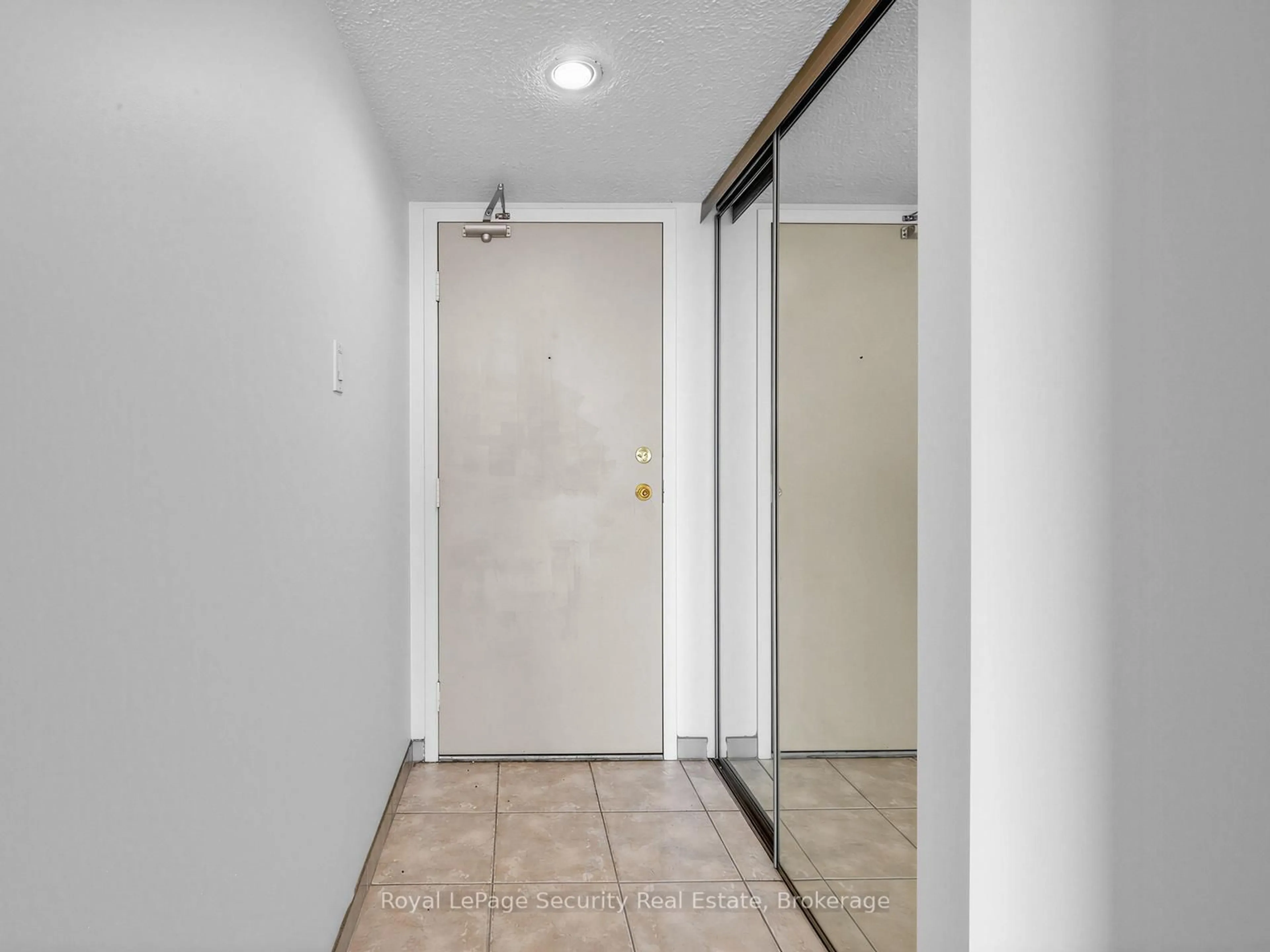 Indoor entryway for 10 Martha Eaton Way #1702, Toronto Ontario M6M 5B3