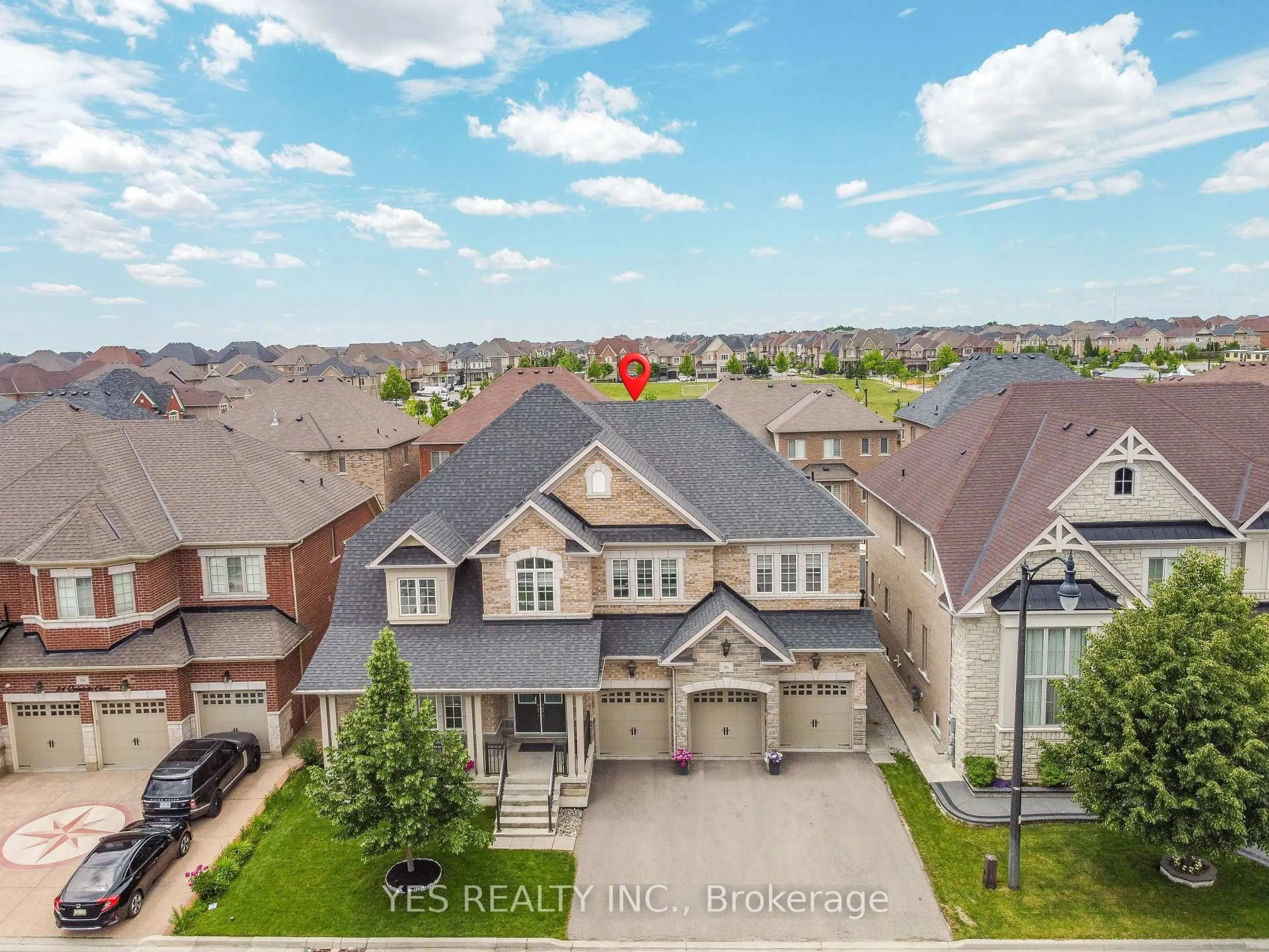 A pic from outside/outdoor area/front of a property/back of a property/a pic from drone, street for 86 Quintette Clse, Brampton Ontario L6P 0A2
