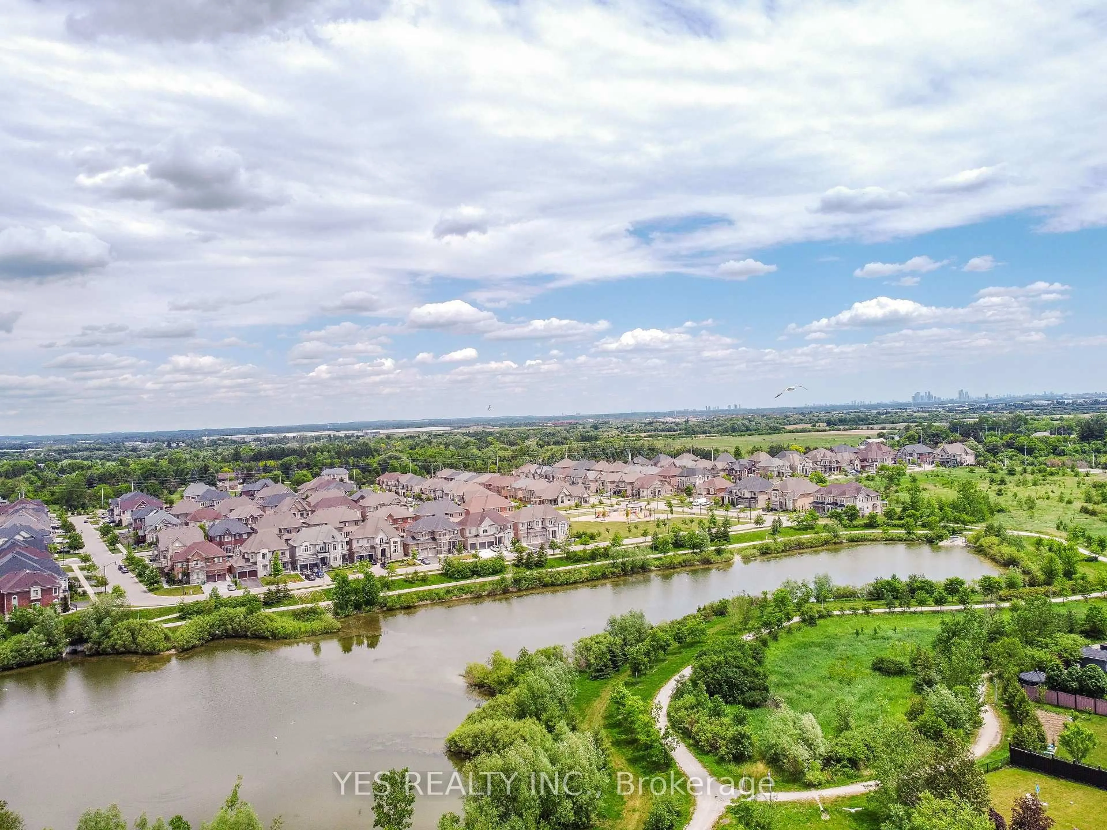 A pic from outside/outdoor area/front of a property/back of a property/a pic from drone, water/lake/river/ocean view for 86 Quintette Clse, Brampton Ontario L6P 0A2