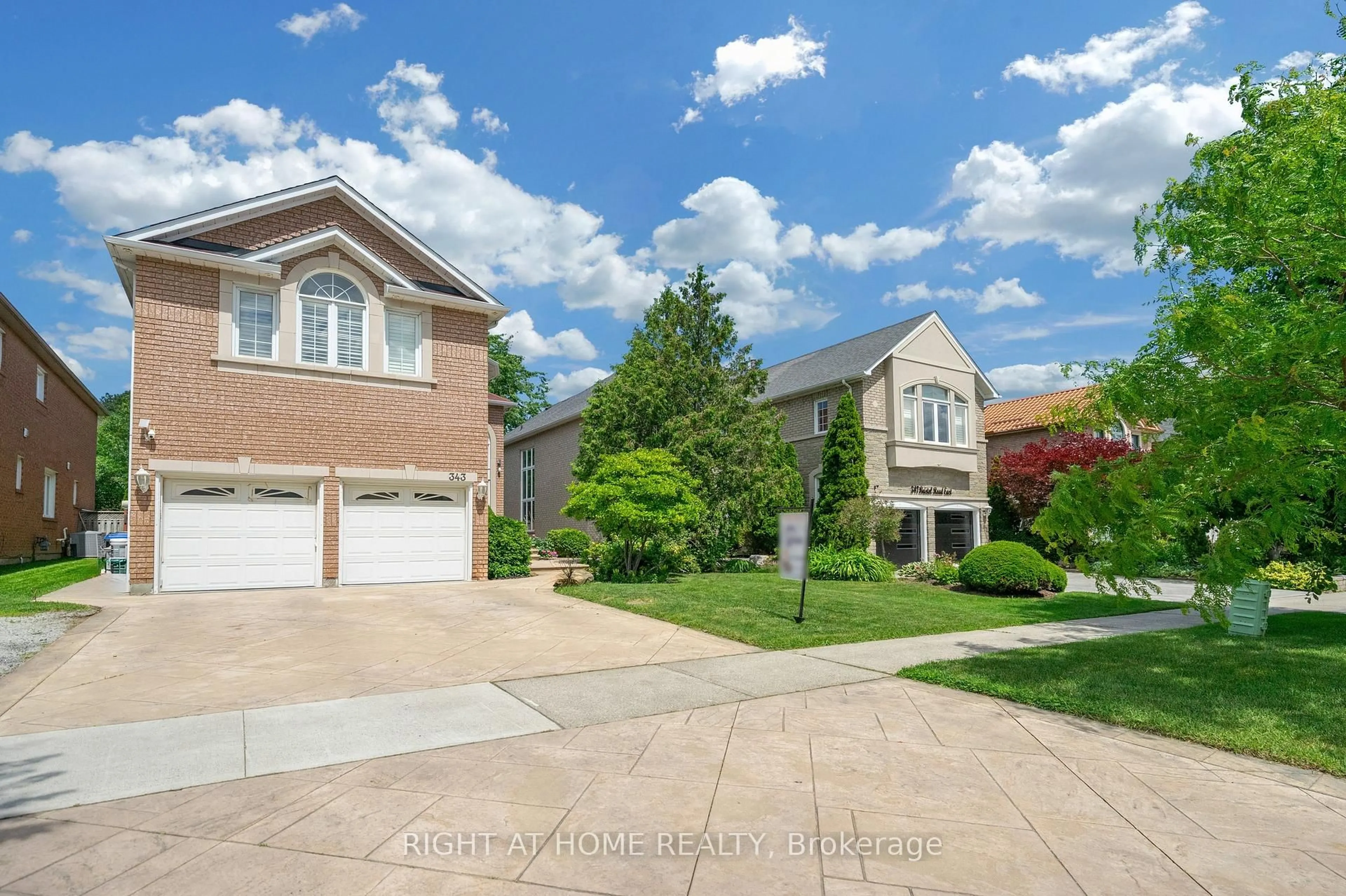 A pic from outside/outdoor area/front of a property/back of a property/a pic from drone, street for 343 Bristol Rd, Mississauga Ontario L4Z 3V6