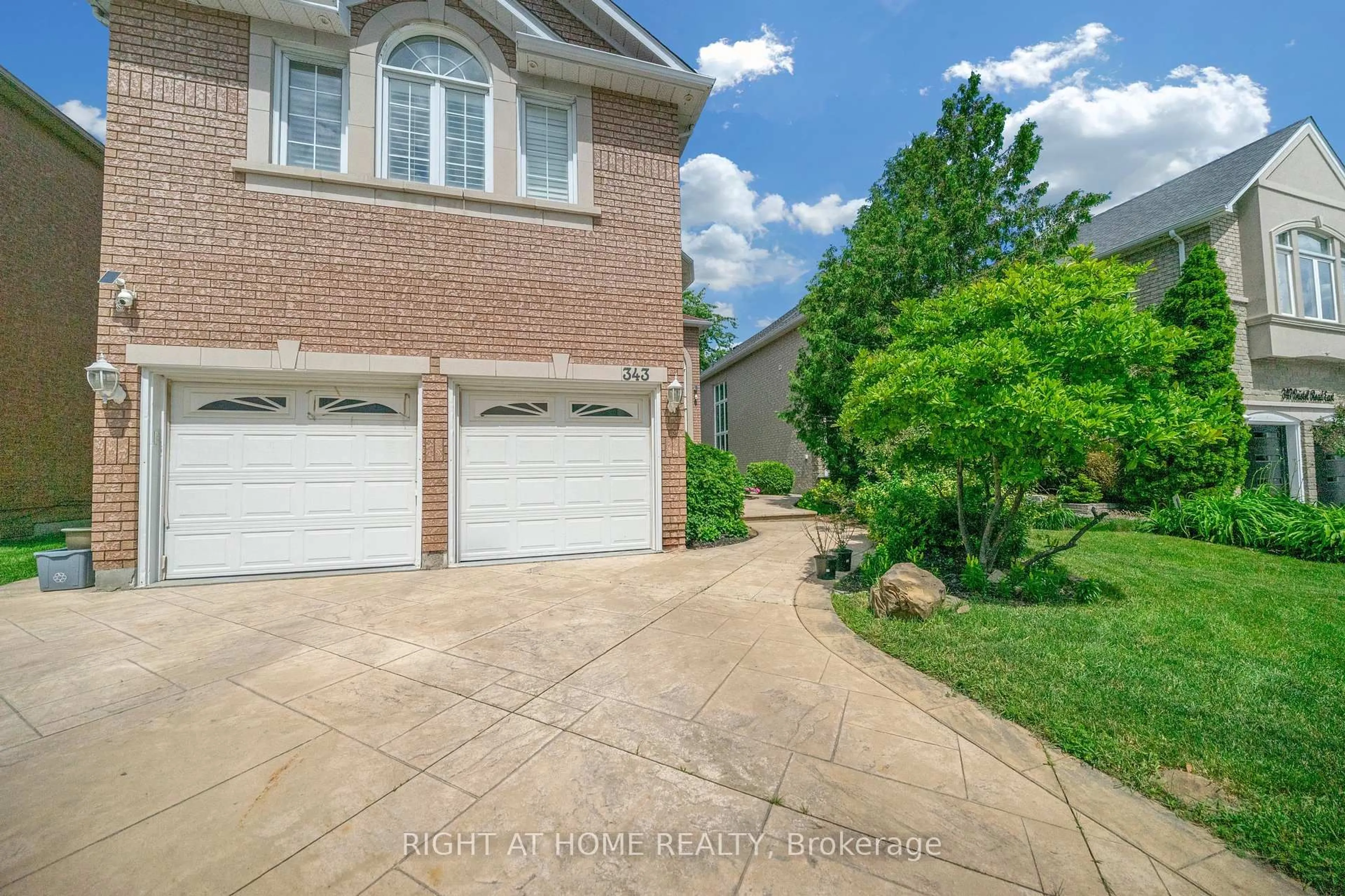 Unknown for 343 Bristol Rd, Mississauga Ontario L4Z 3V6