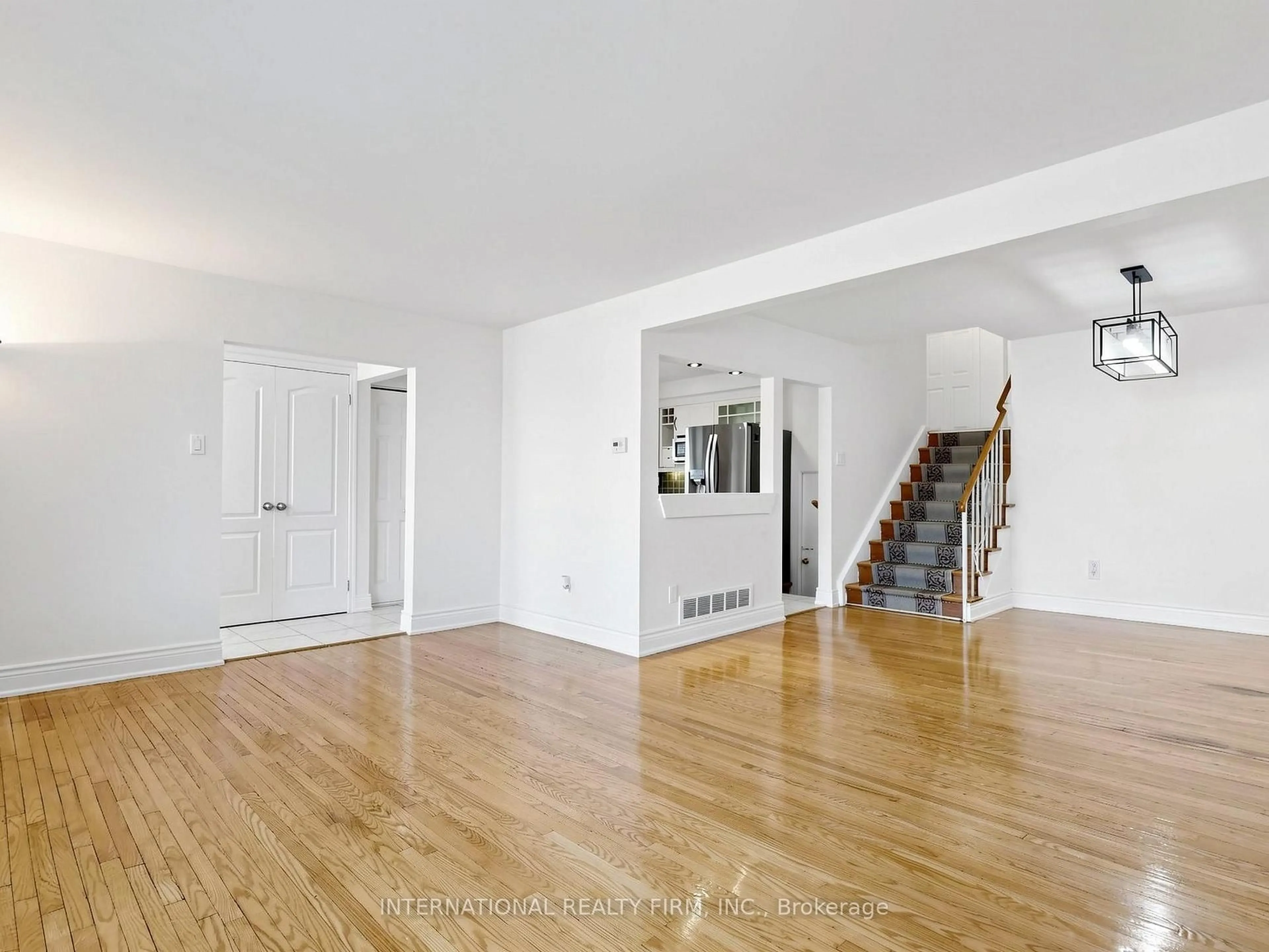 Unknown for 33 Danesbury Cres, Brampton Ontario L6T 1T2