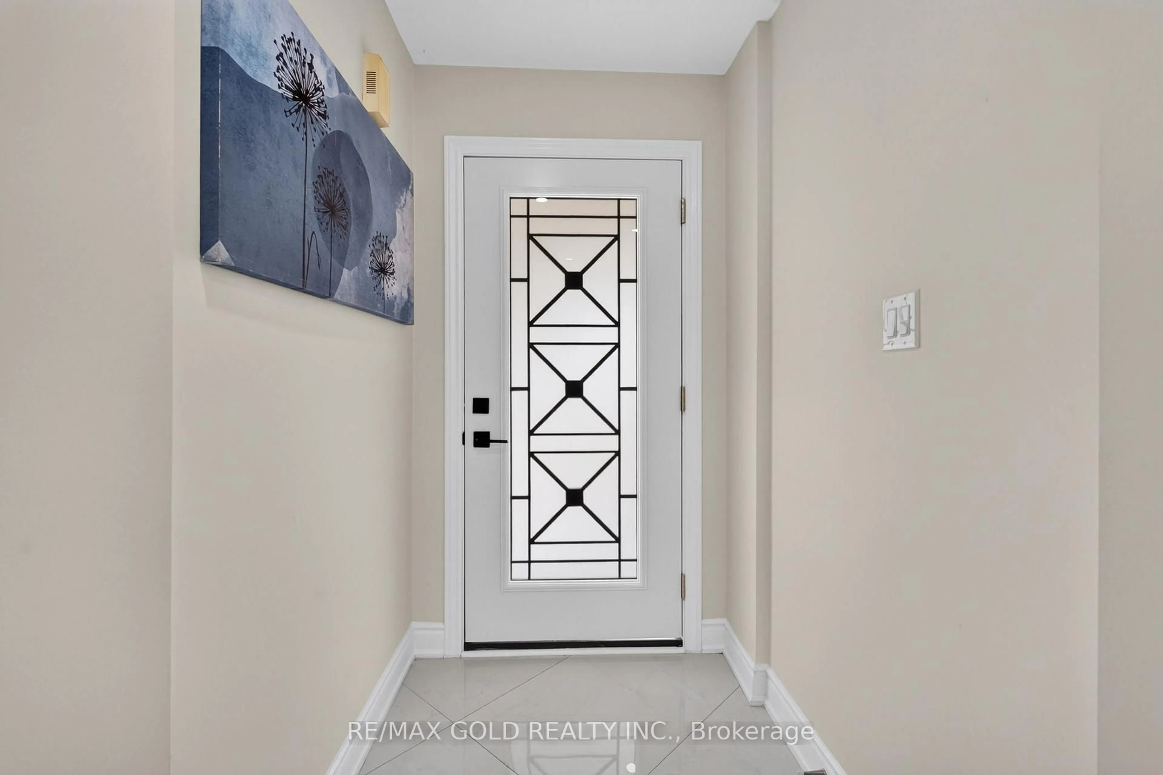 Indoor entryway for 37 Lord Simcoe Dr, Brampton Ontario L6S 5H4