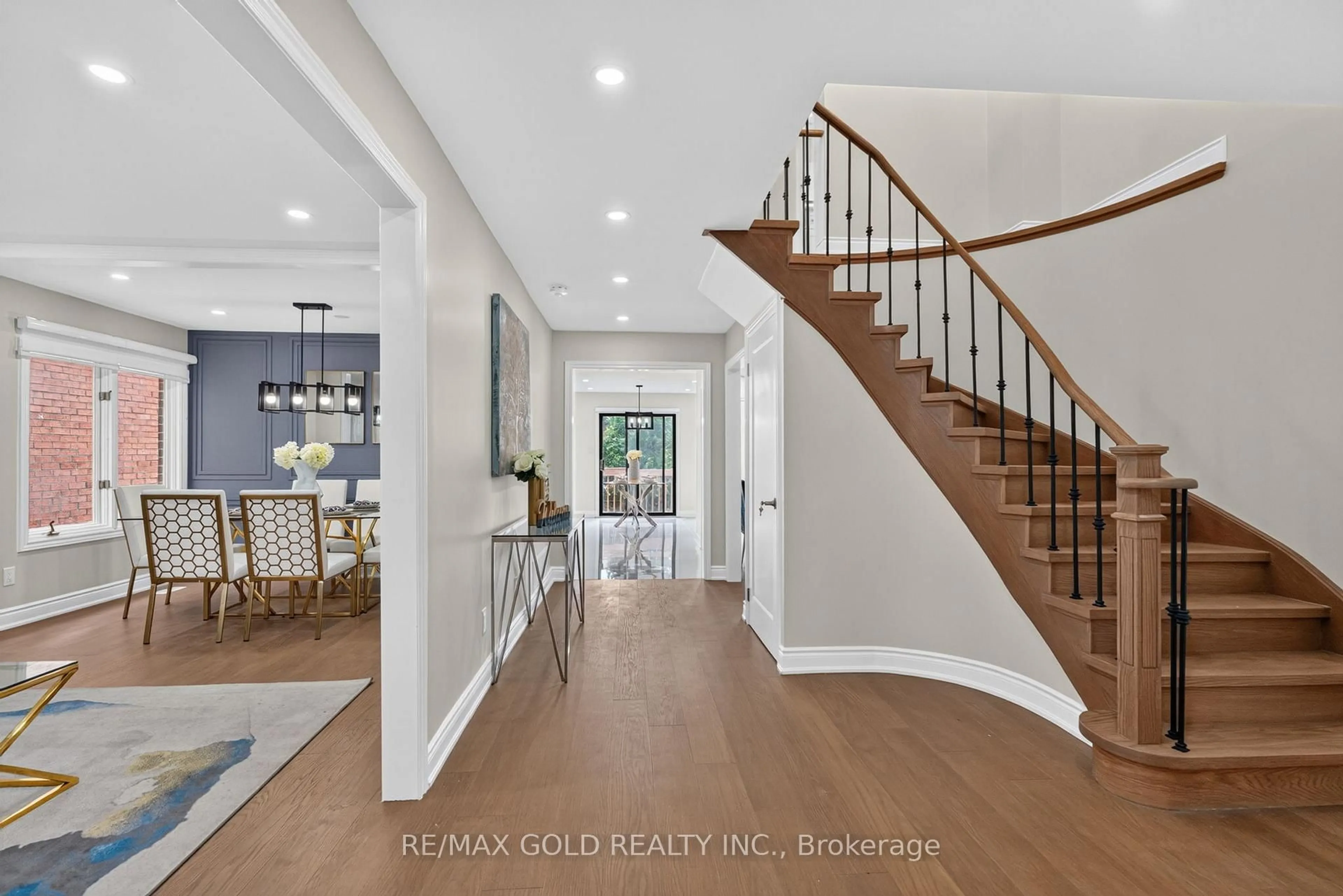 Indoor entryway for 37 Lord Simcoe Dr, Brampton Ontario L6S 5H4