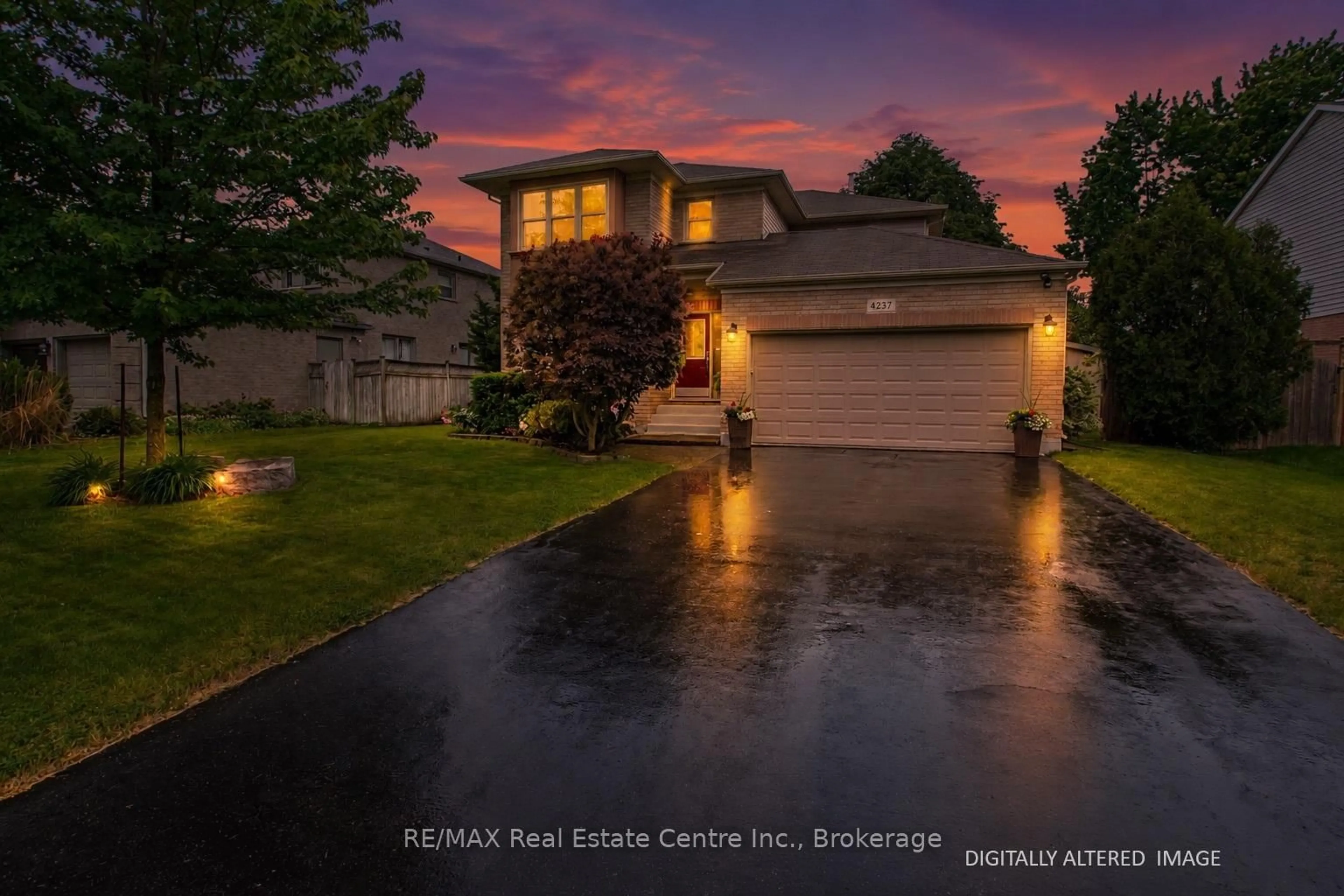 A pic from outside/outdoor area/front of a property/back of a property/a pic from drone, water/lake/river/ocean view for 4237 Millcroft Park Dr, Burlington Ontario L7M 3V7