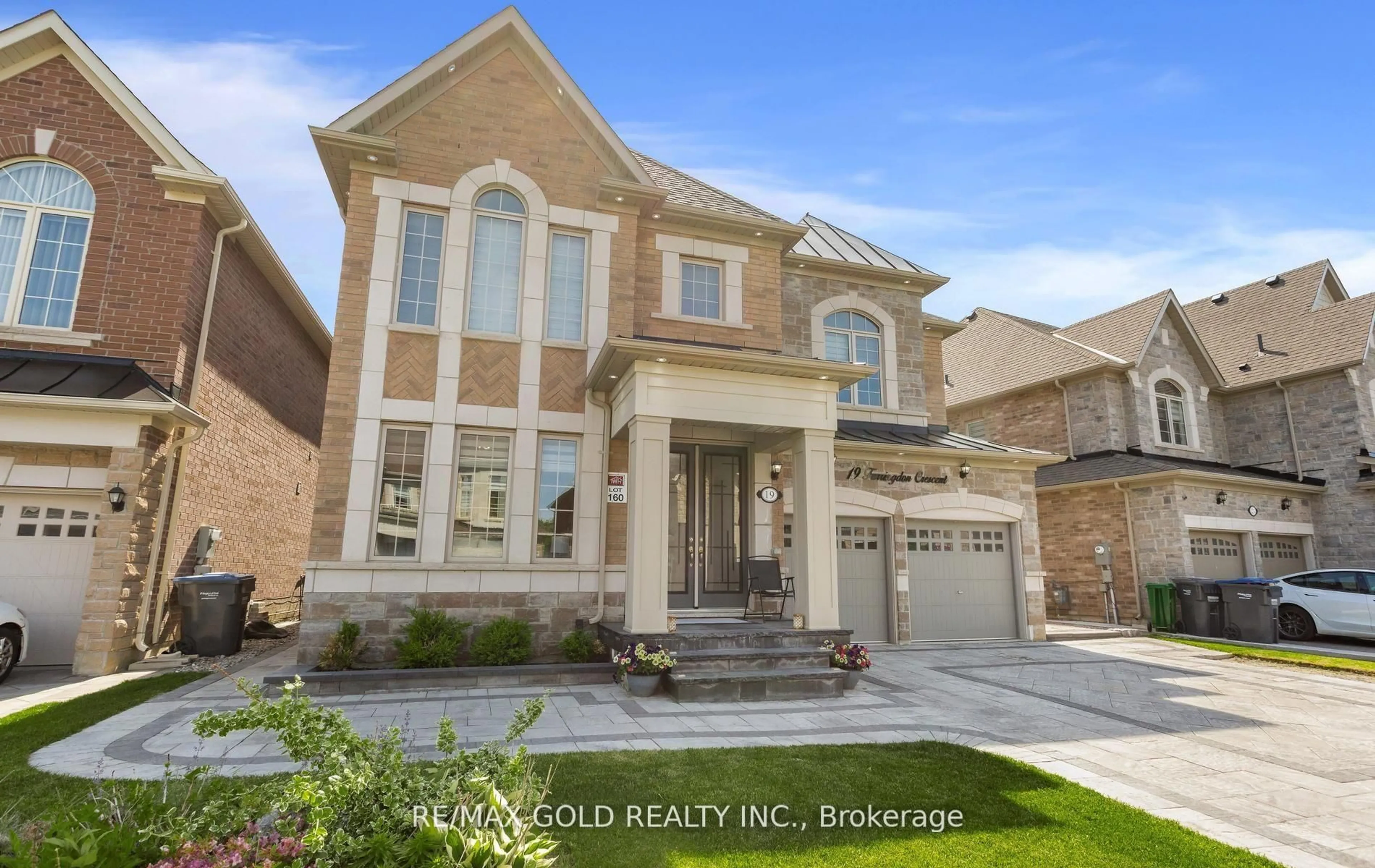 Home with brick exterior material, street for 19 Farringdon Cres, Brampton Ontario L7A 4Z6