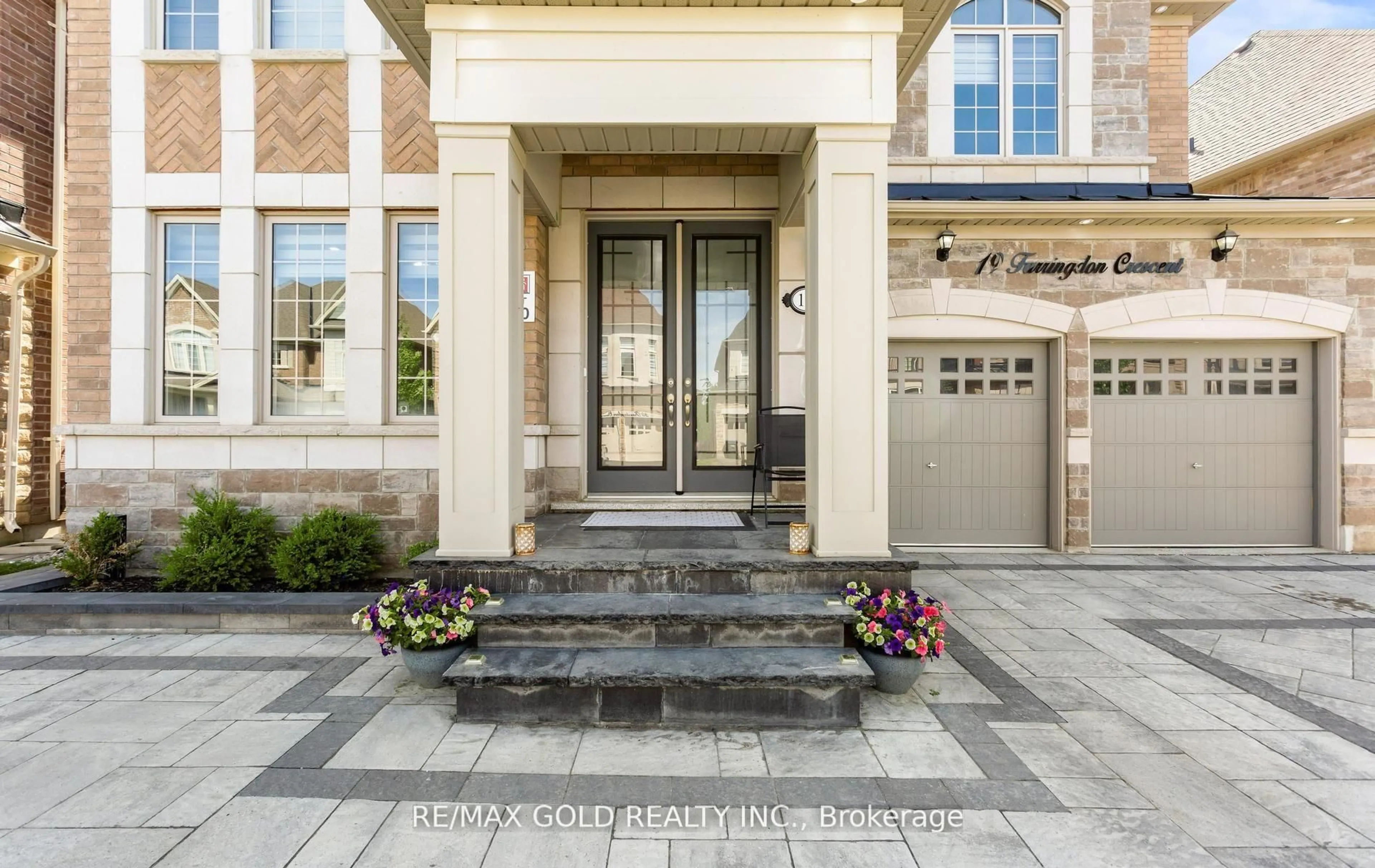 Indoor entryway for 19 Farringdon Cres, Brampton Ontario L7A 4Z6