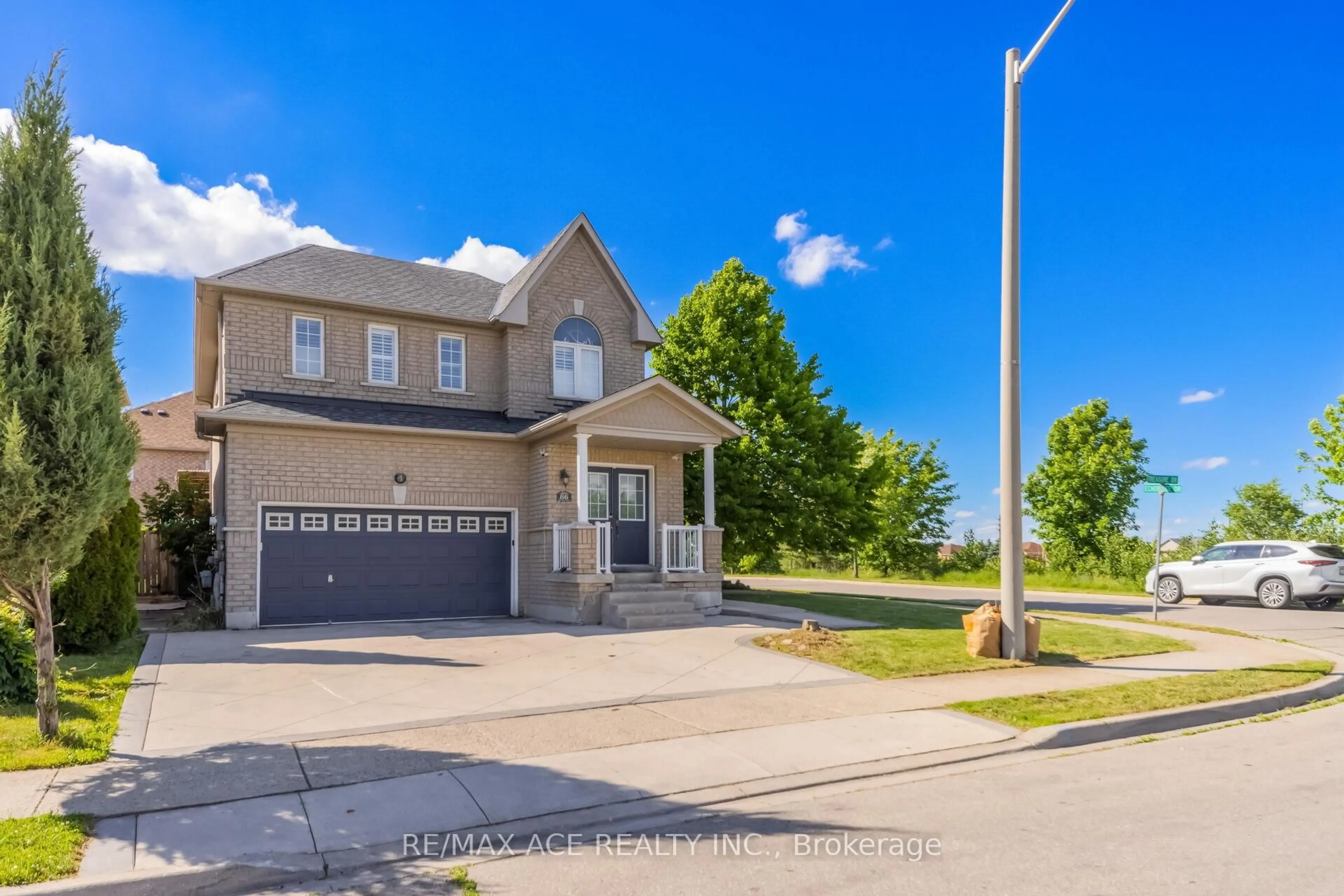 A pic from outside/outdoor area/front of a property/back of a property/a pic from drone, street for 86 Treasure Dr, Brampton Ontario L7A 3L7