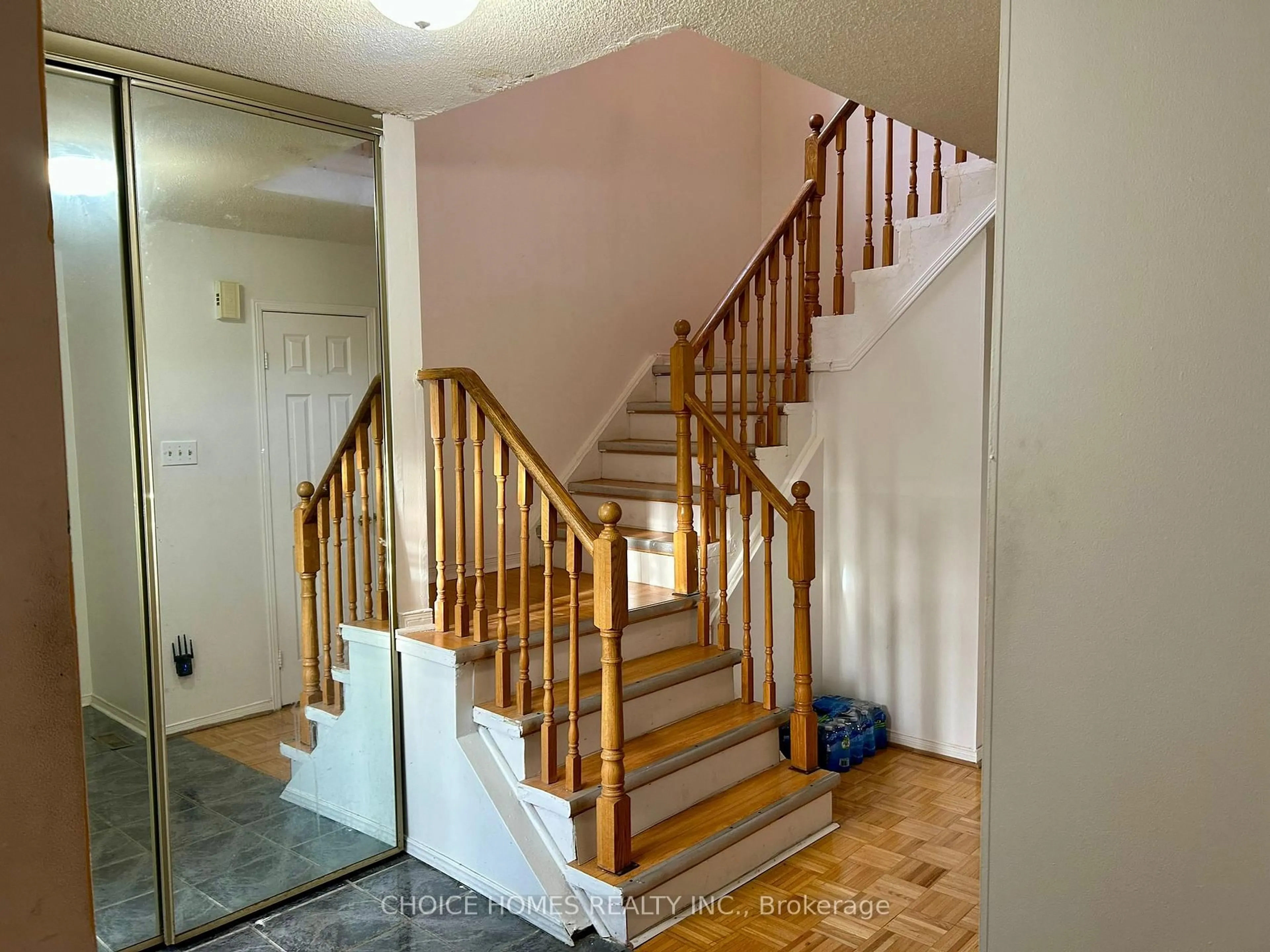 Stairs for 162 Clansman Tr, Mississauga Ontario L4Z 3G8