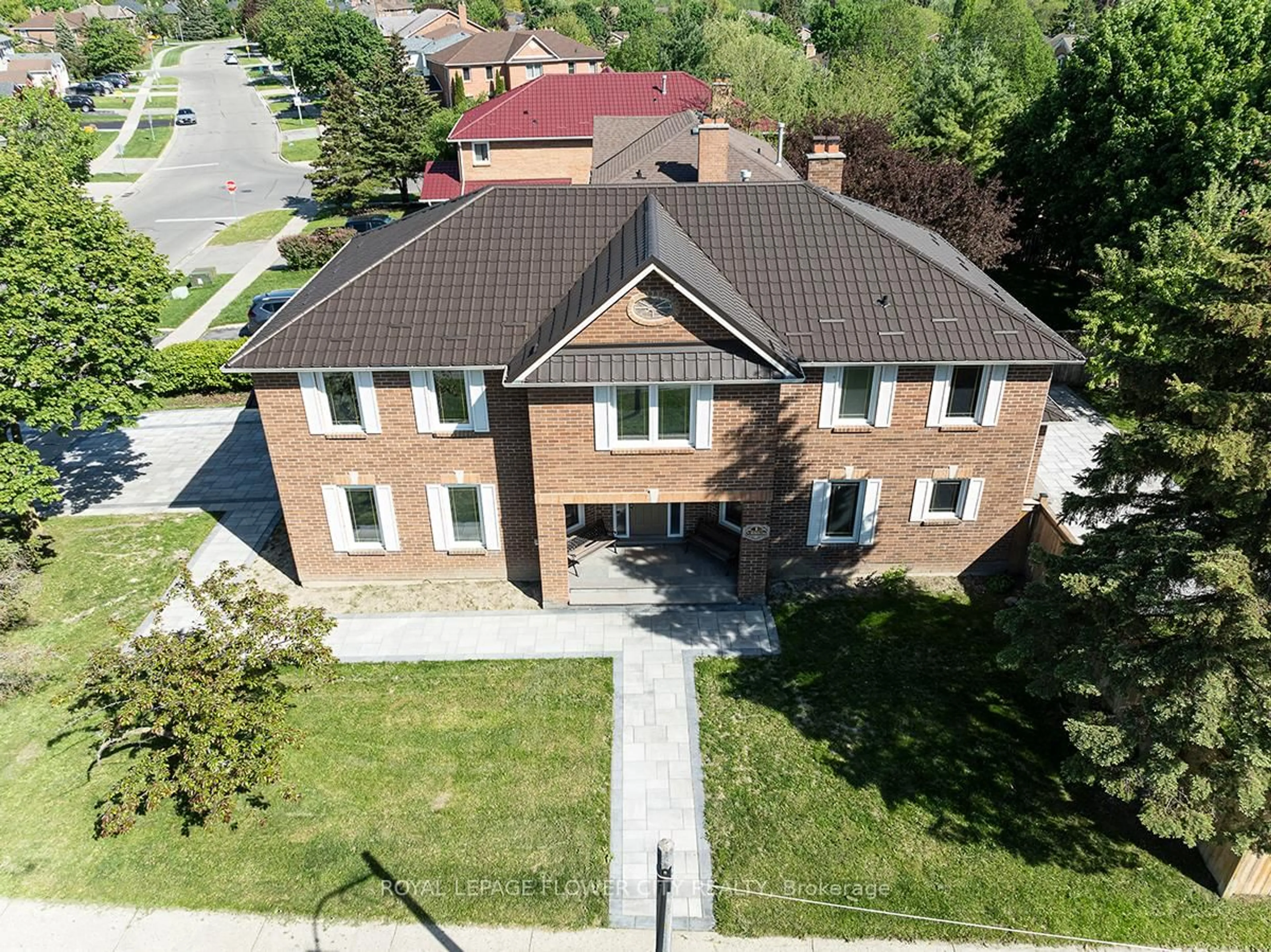 A pic from outside/outdoor area/front of a property/back of a property/a pic from drone, street for 1 St Michaels Cres, Caledon Ontario L7E 5Z6