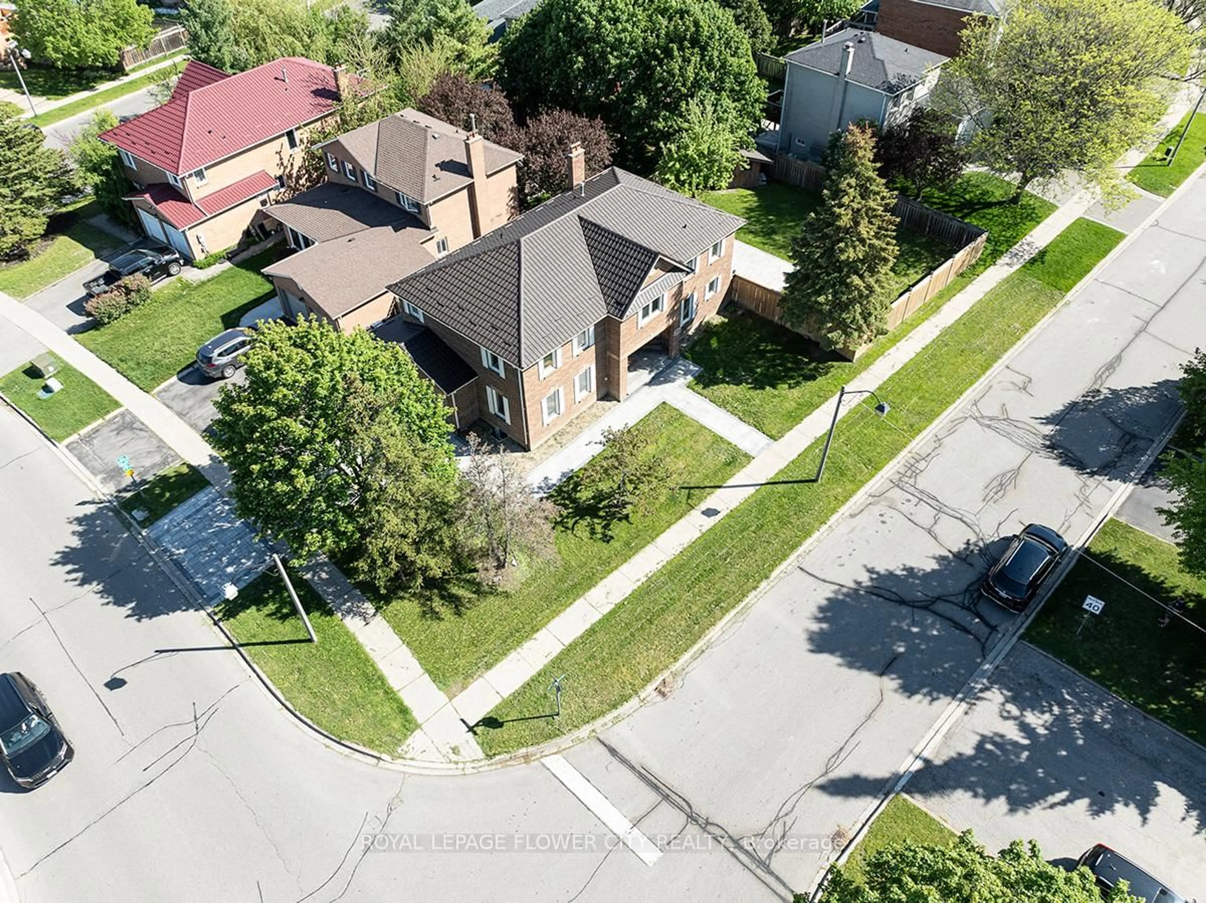 A pic from outside/outdoor area/front of a property/back of a property/a pic from drone, street for 1 St Michaels Cres, Caledon Ontario L7E 5Z6