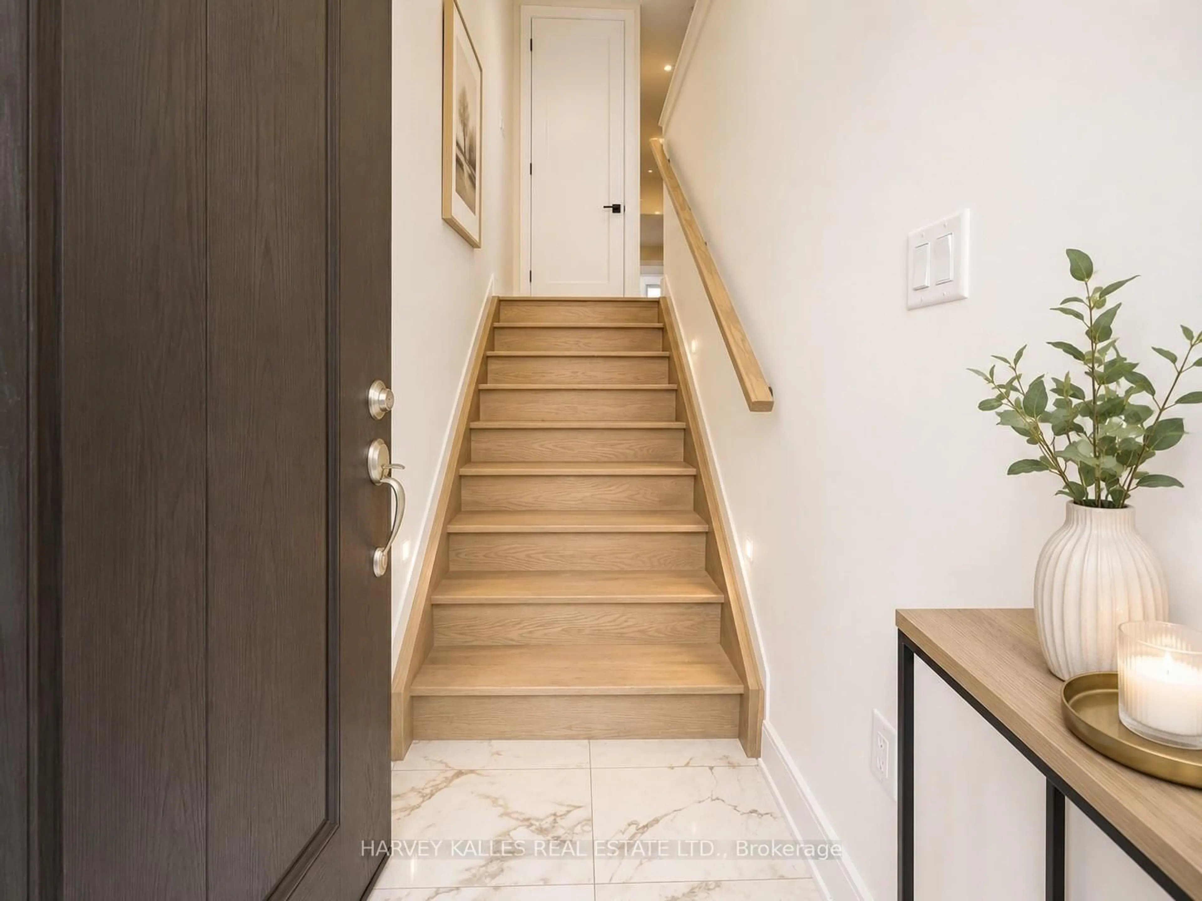 Indoor entryway for 19 Innes Ave, Toronto Ontario M6E 0B2