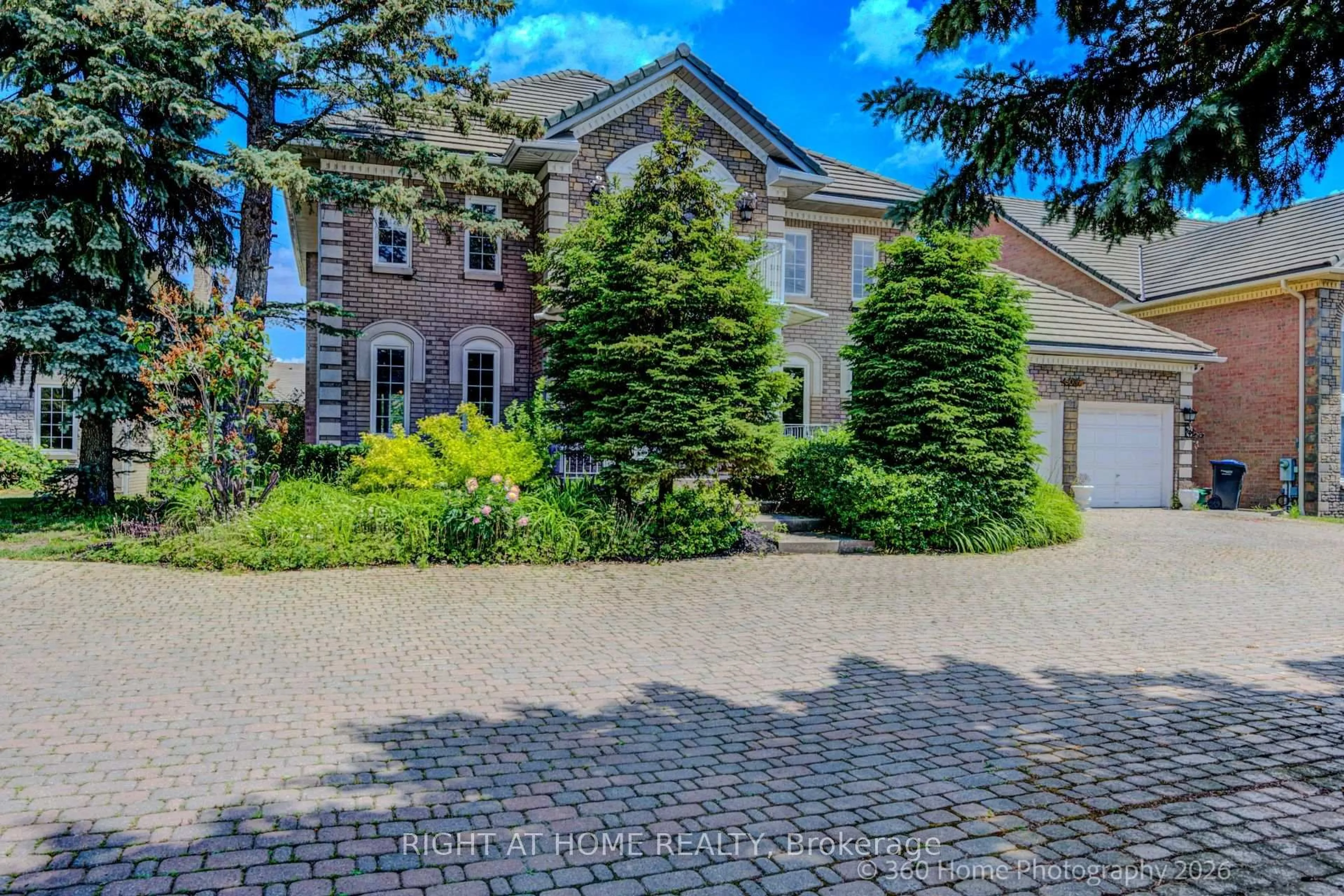 A pic from outside/outdoor area/front of a property/back of a property/a pic from drone, water/lake/river/ocean view for 5037 Mississauga Rd, Mississauga Ontario L5M 4Y1