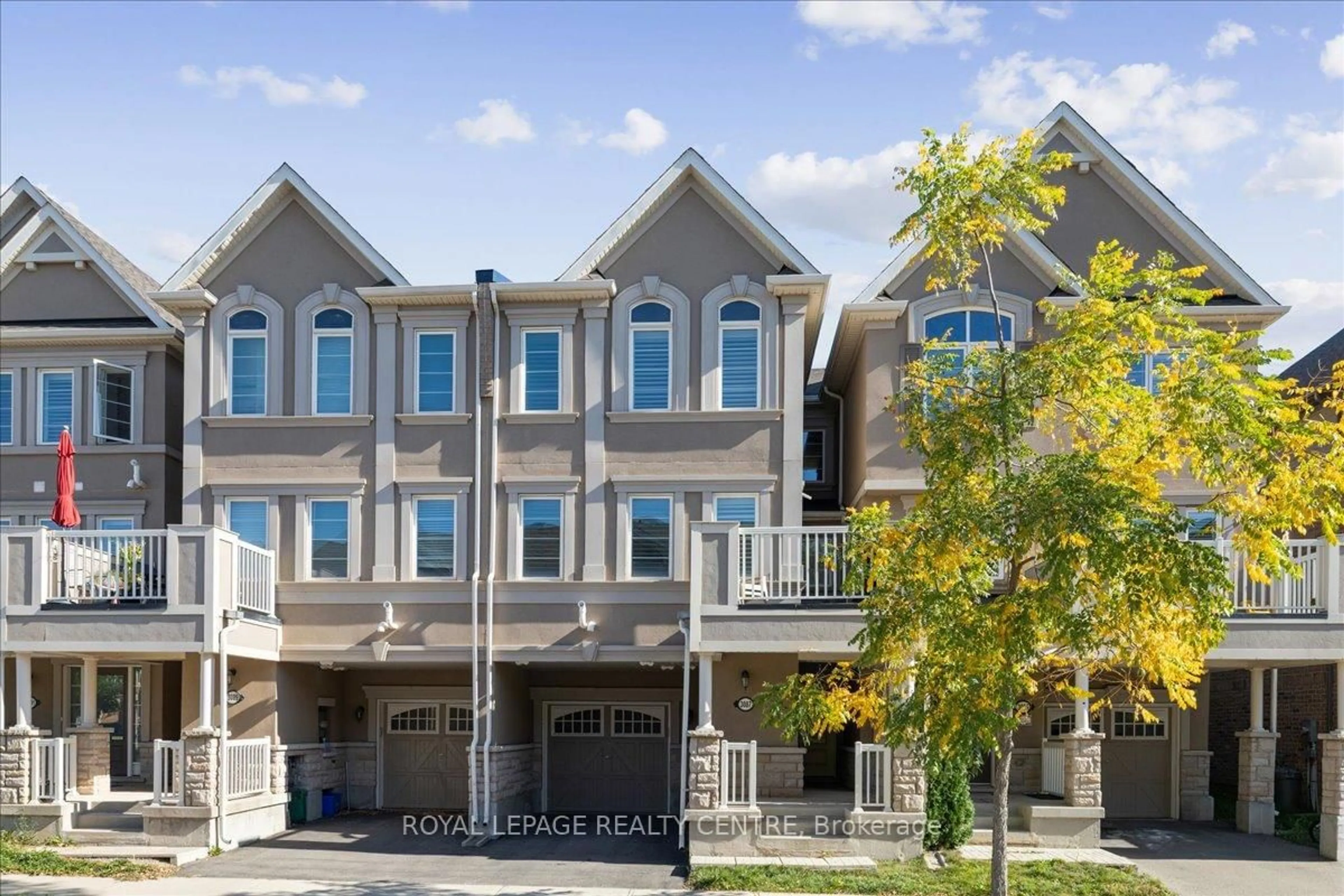 Home with vinyl exterior material, unknown for 3087 Mistletoe Gdns, Oakville Ontario L6M 0Y7