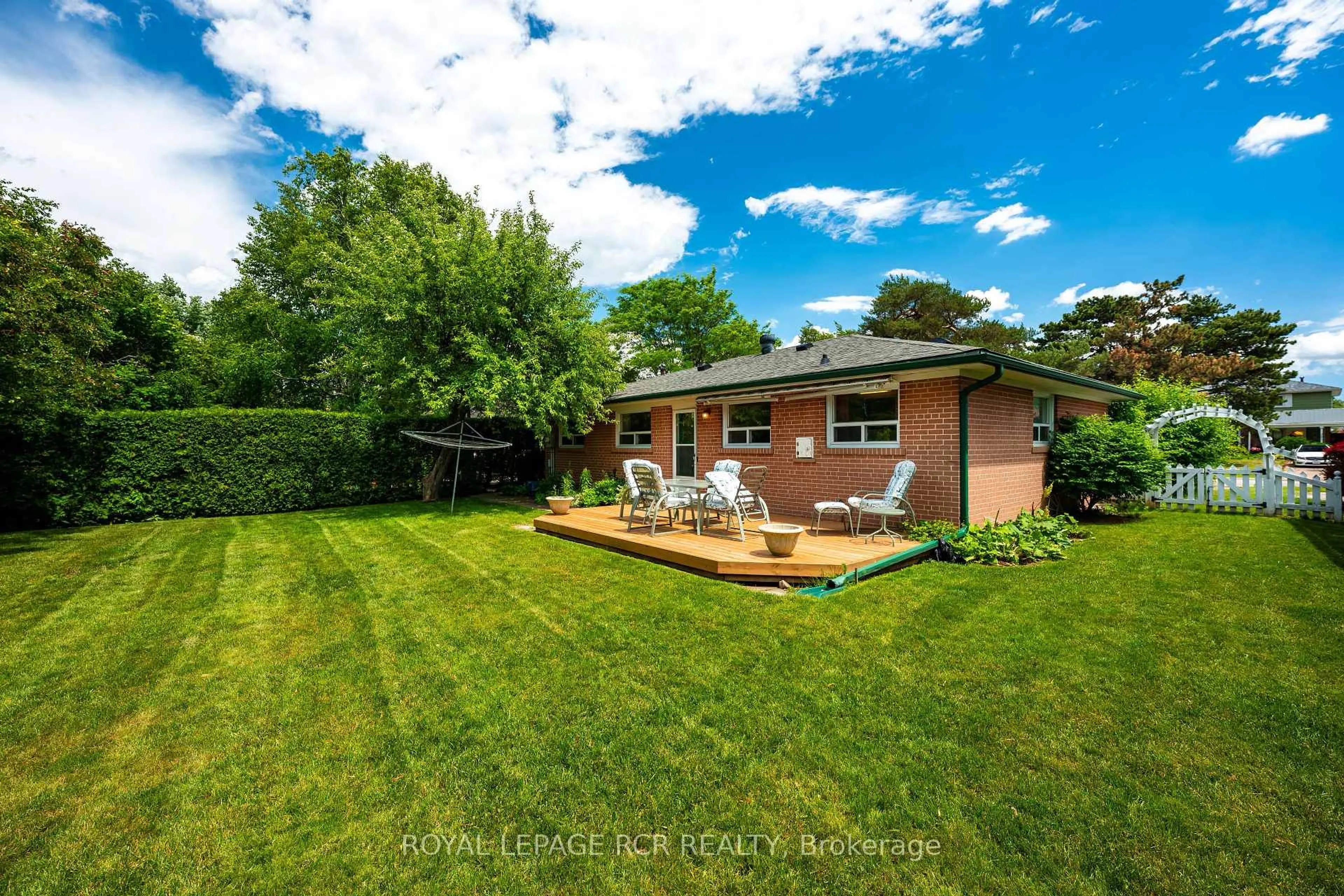 A pic from outside/outdoor area/front of a property/back of a property/a pic from drone, unknown for 198 Bartley Bull Pkwy, Brampton Ontario L6W 2K7