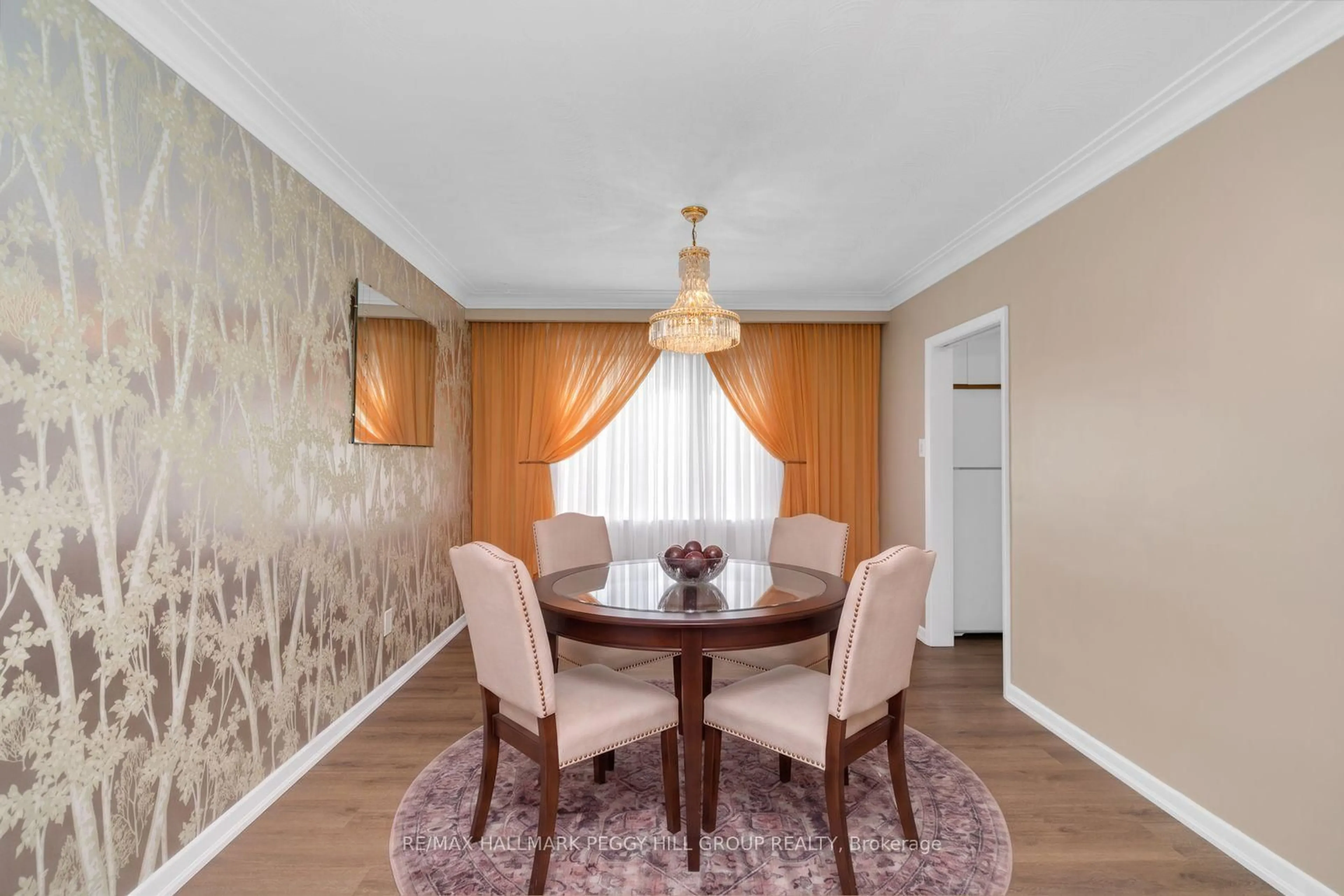 Dining room, wood/laminate floor for 77 Stapleton Dr, Toronto Ontario M9R 2Z8