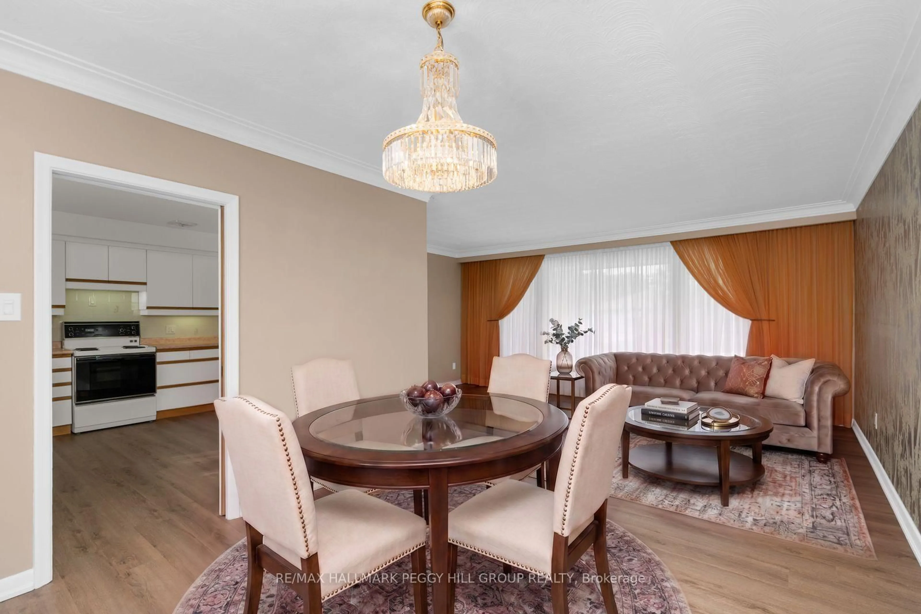 Dining room, wood/laminate floor for 77 Stapleton Dr, Toronto Ontario M9R 2Z8