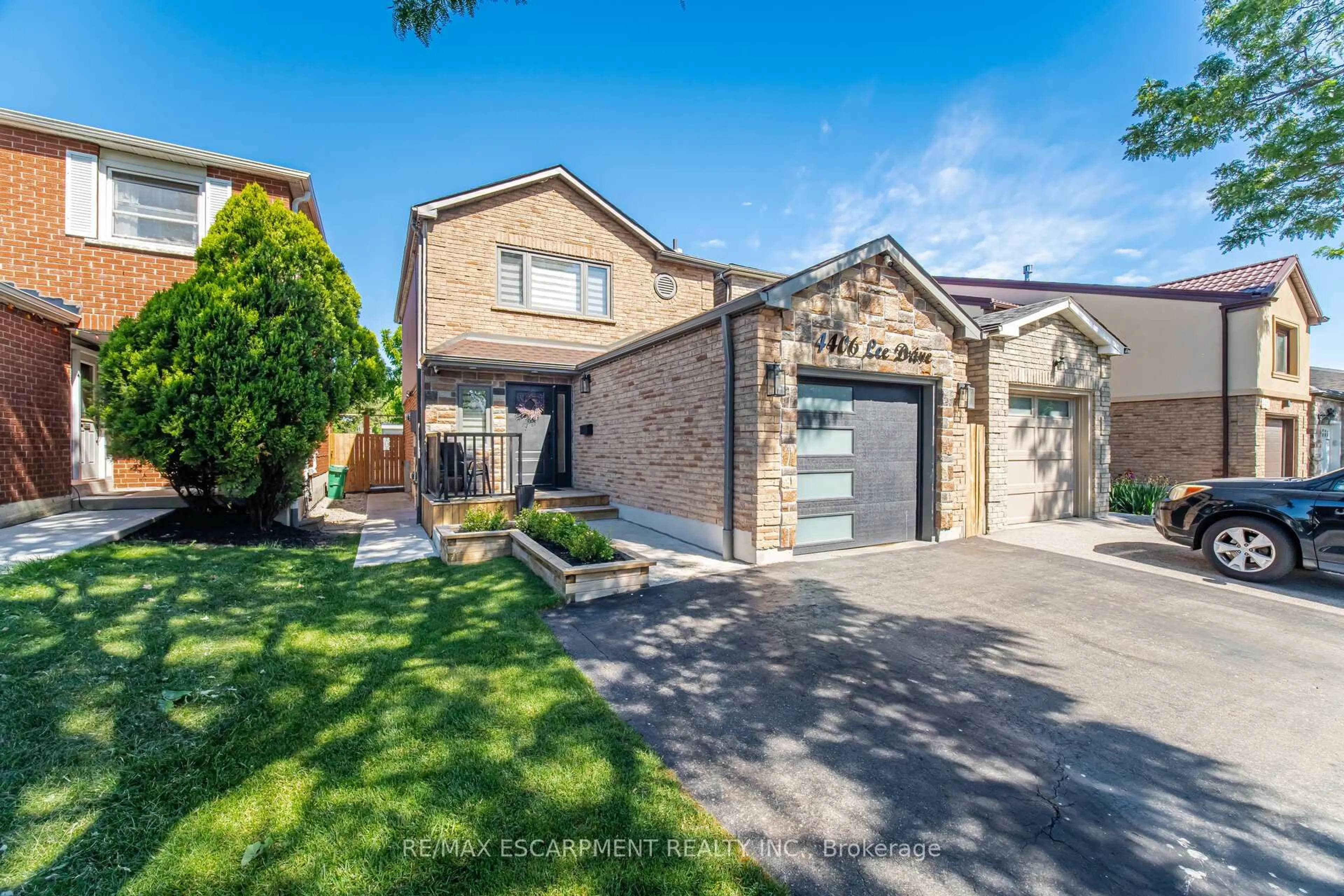 Home with brick exterior material, street for 4406 Lee Dr, Mississauga Ontario L4W 4A8