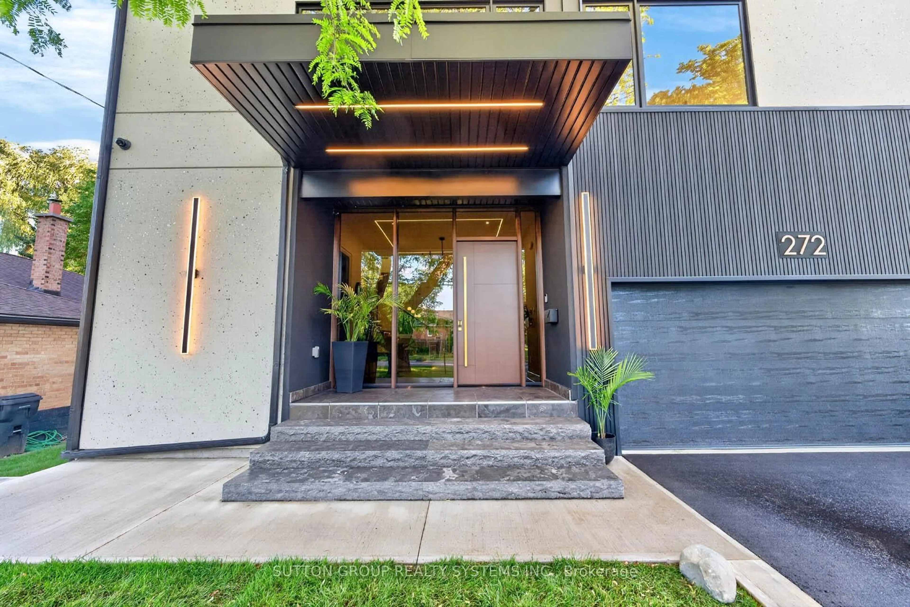 Indoor foyer for 272 Renforth Dr, Toronto Ontario M9C 2K9