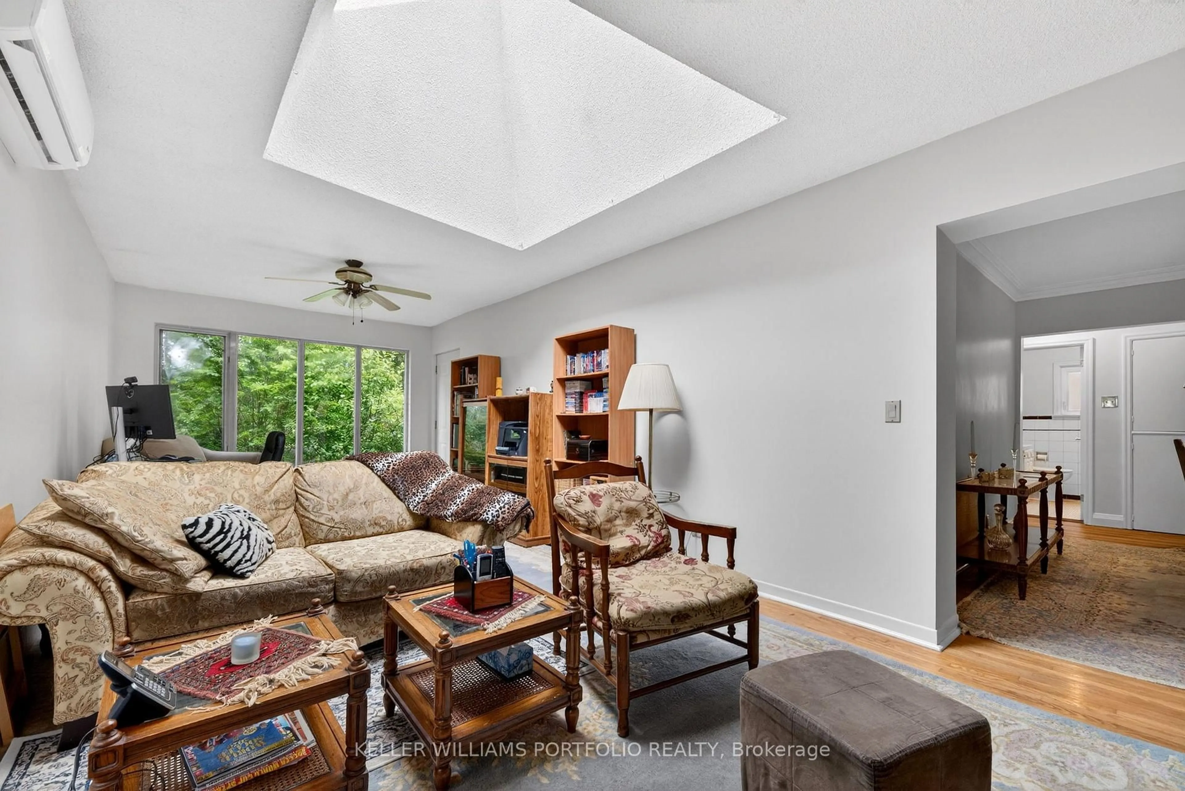 Living room with furniture, unknown for 23 Ashbourne Dr, Toronto Ontario M9B 4H1
