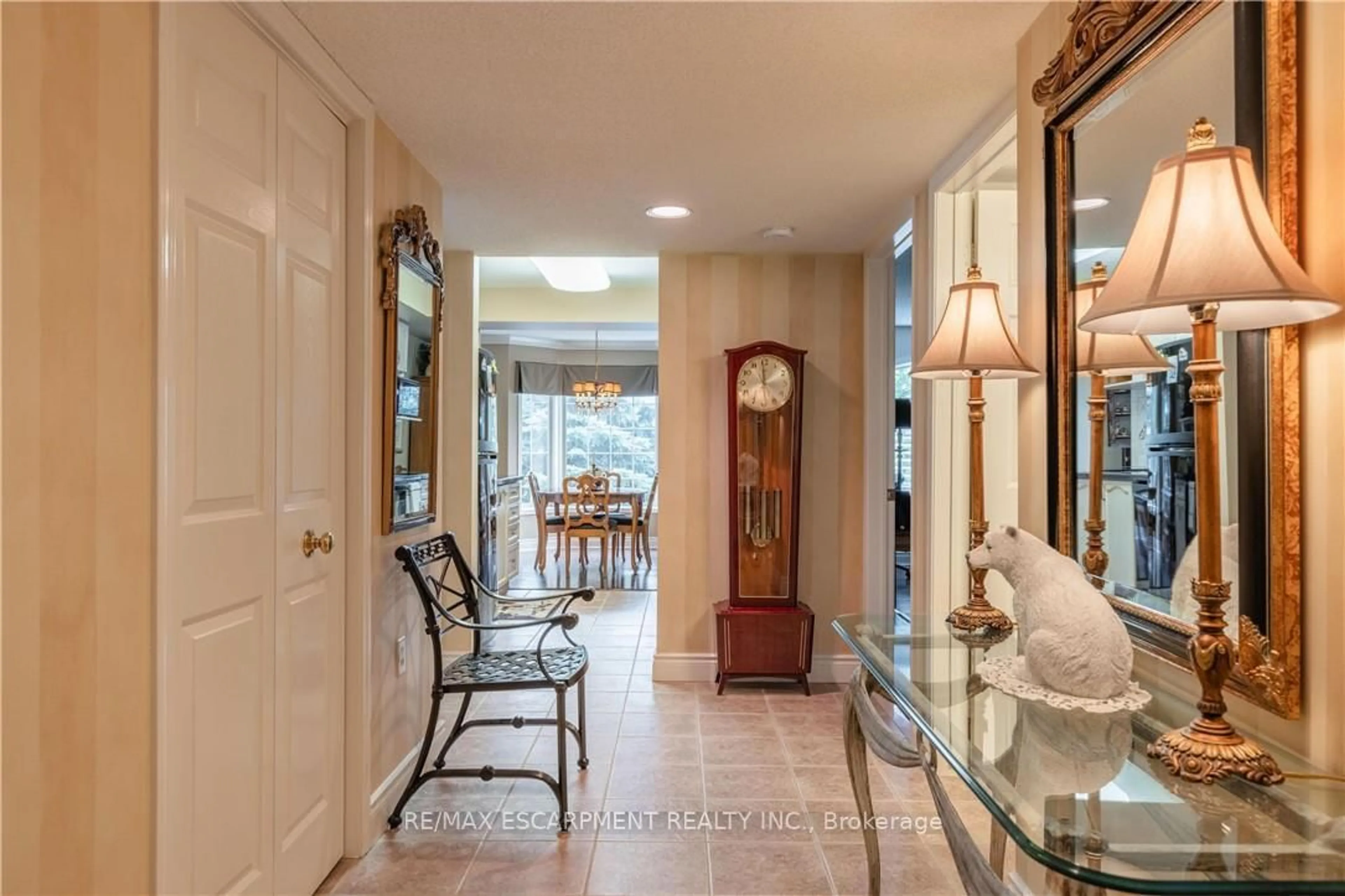 Indoor entryway for 216 Plains Rd #D301, Burlington Ontario L7T 4L2