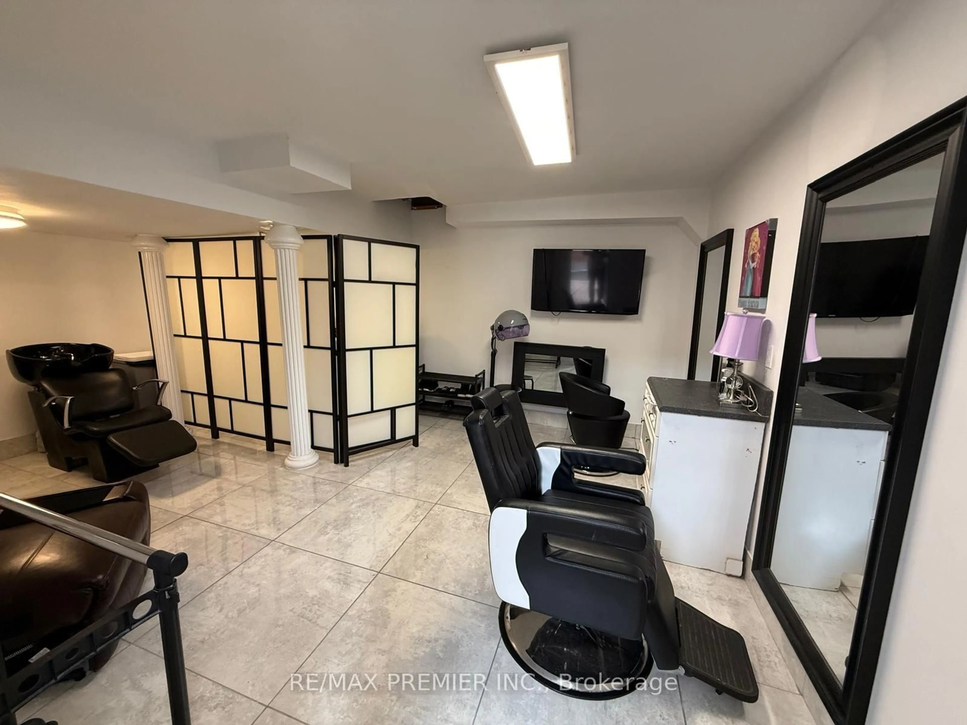 A pic of a room for 55 Deerpark Cres, Brampton Ontario L6X 2T6