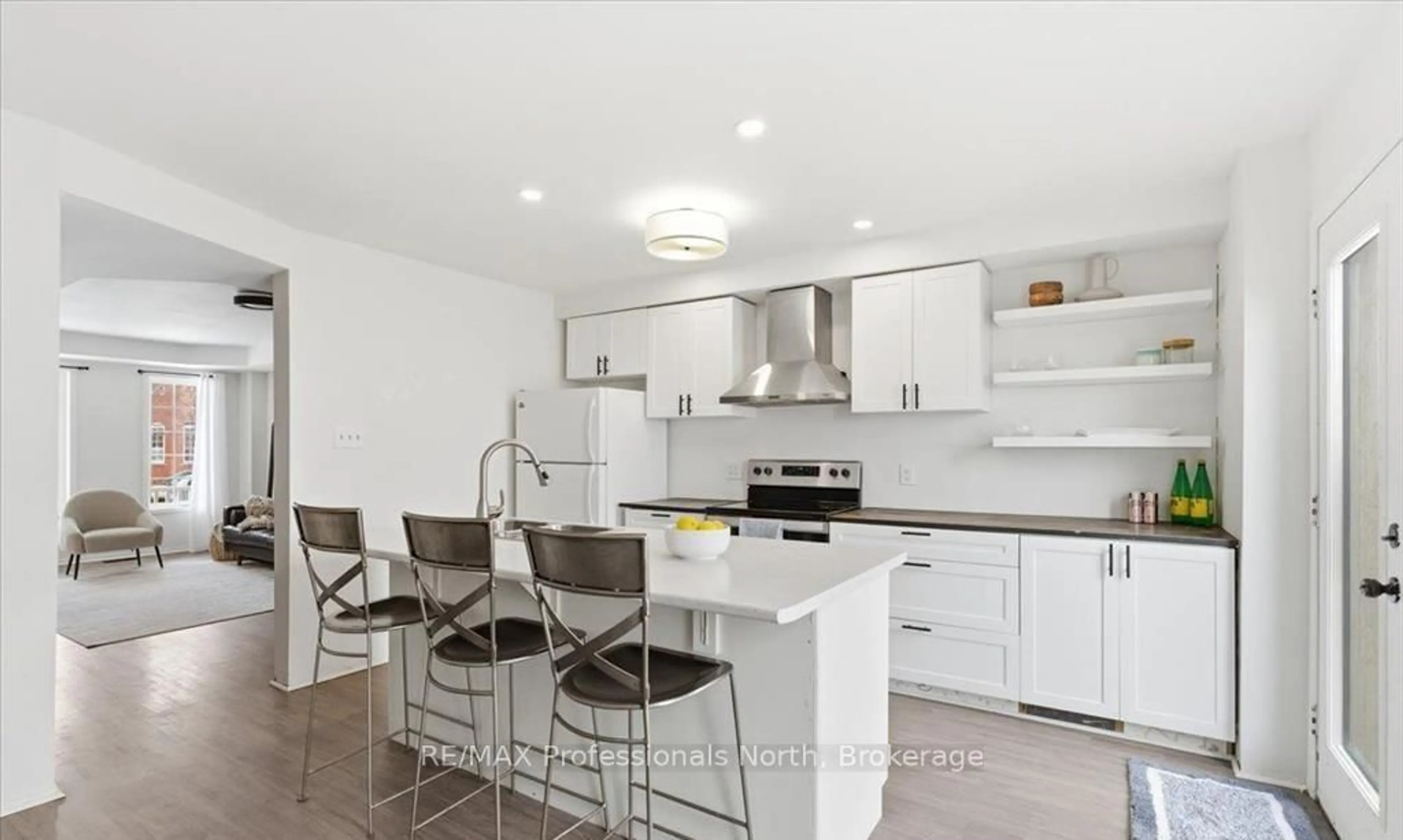 Open concept kitchen, ceramic/tile floor for 98 Roxton Rd, Oakville Ontario L6H 6V4