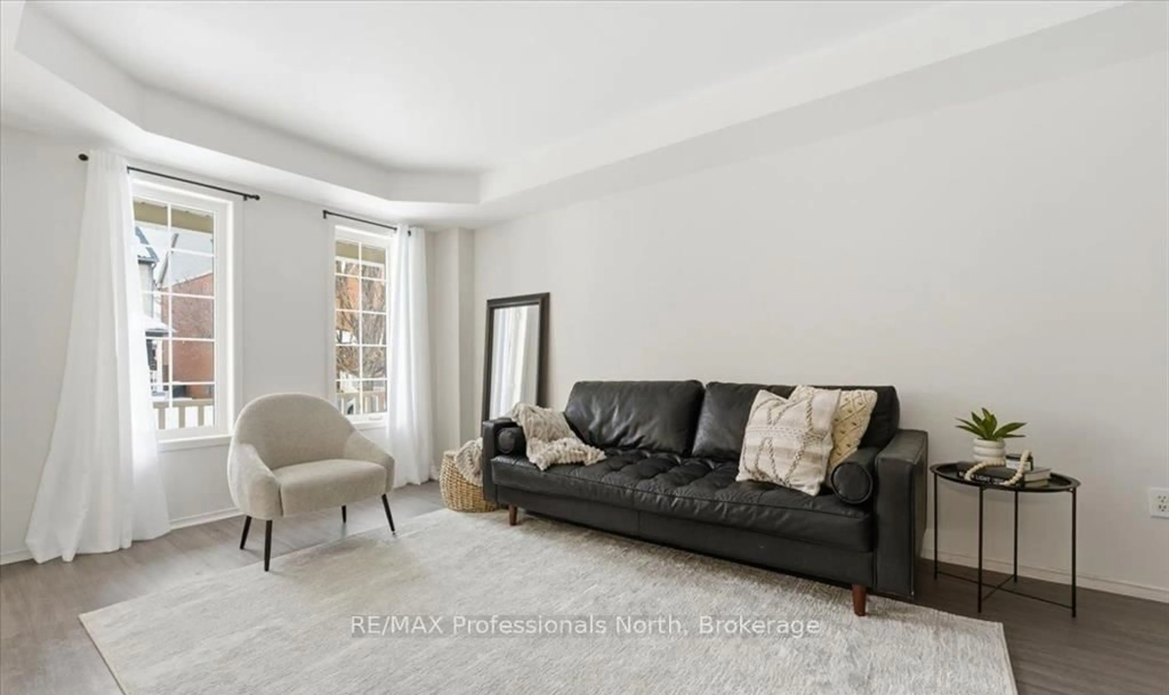 Living room with furniture, unknown for 98 Roxton Rd, Oakville Ontario L6H 6V4